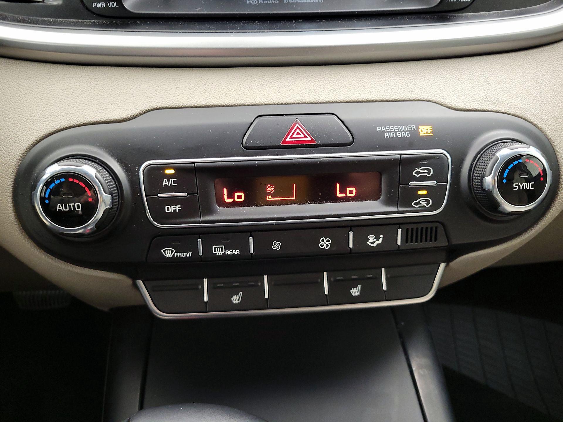 Thumbnail: 2019 Kia Sorento - 16