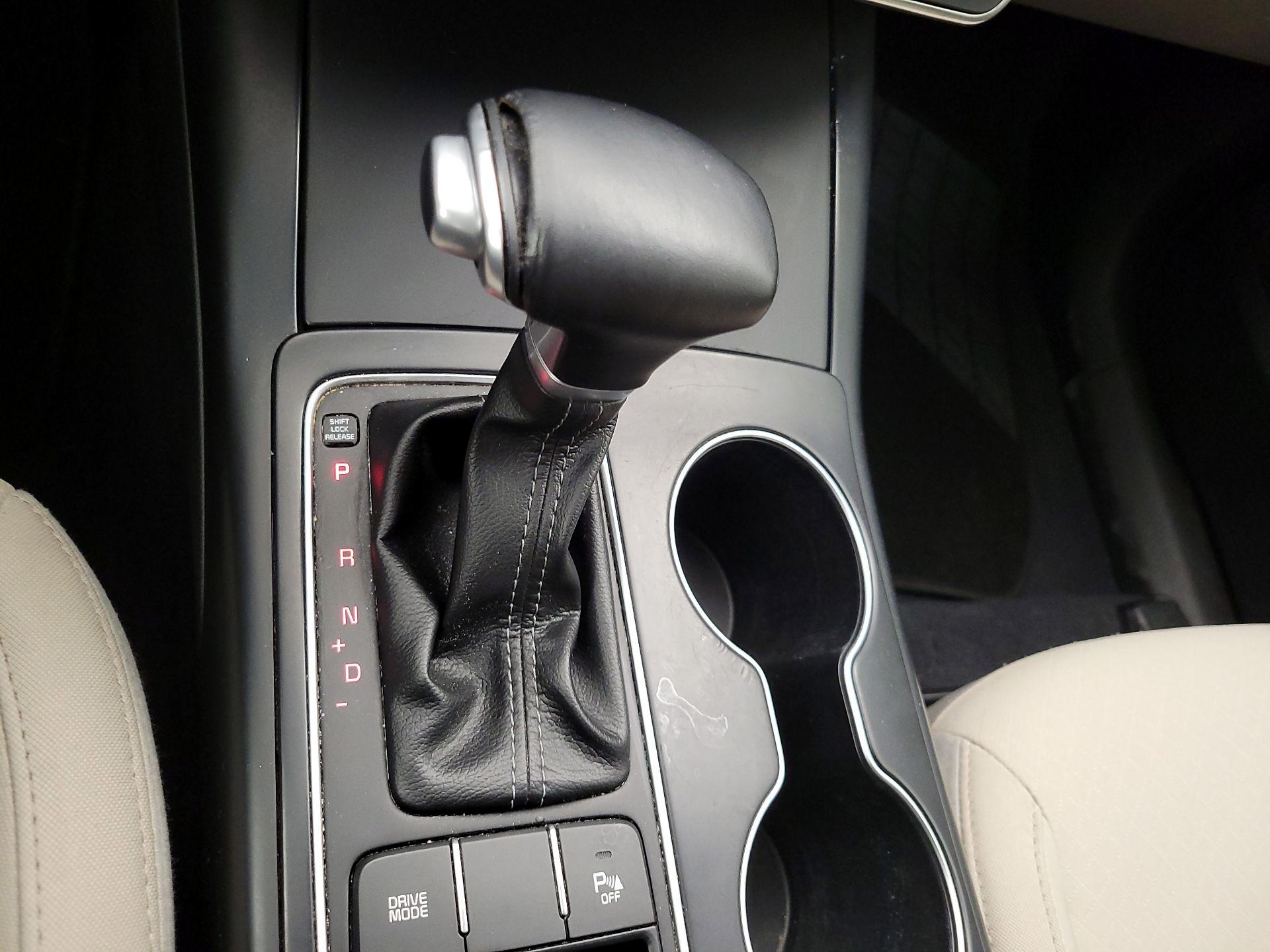 Thumbnail: 2019 Kia Sorento - 17