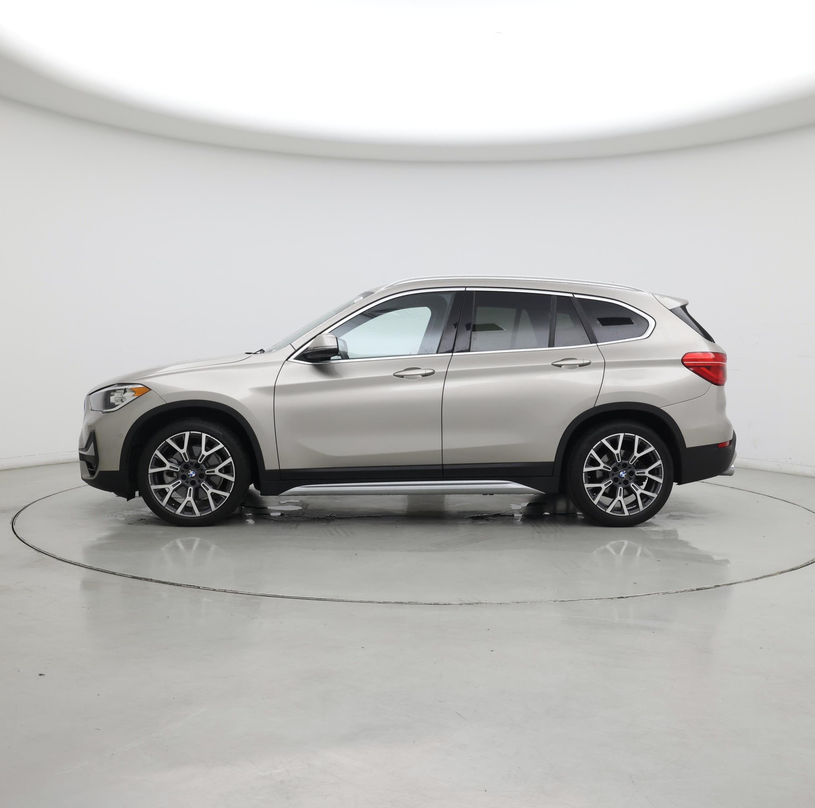 Thumbnail: 2021 BMW X1 - 3