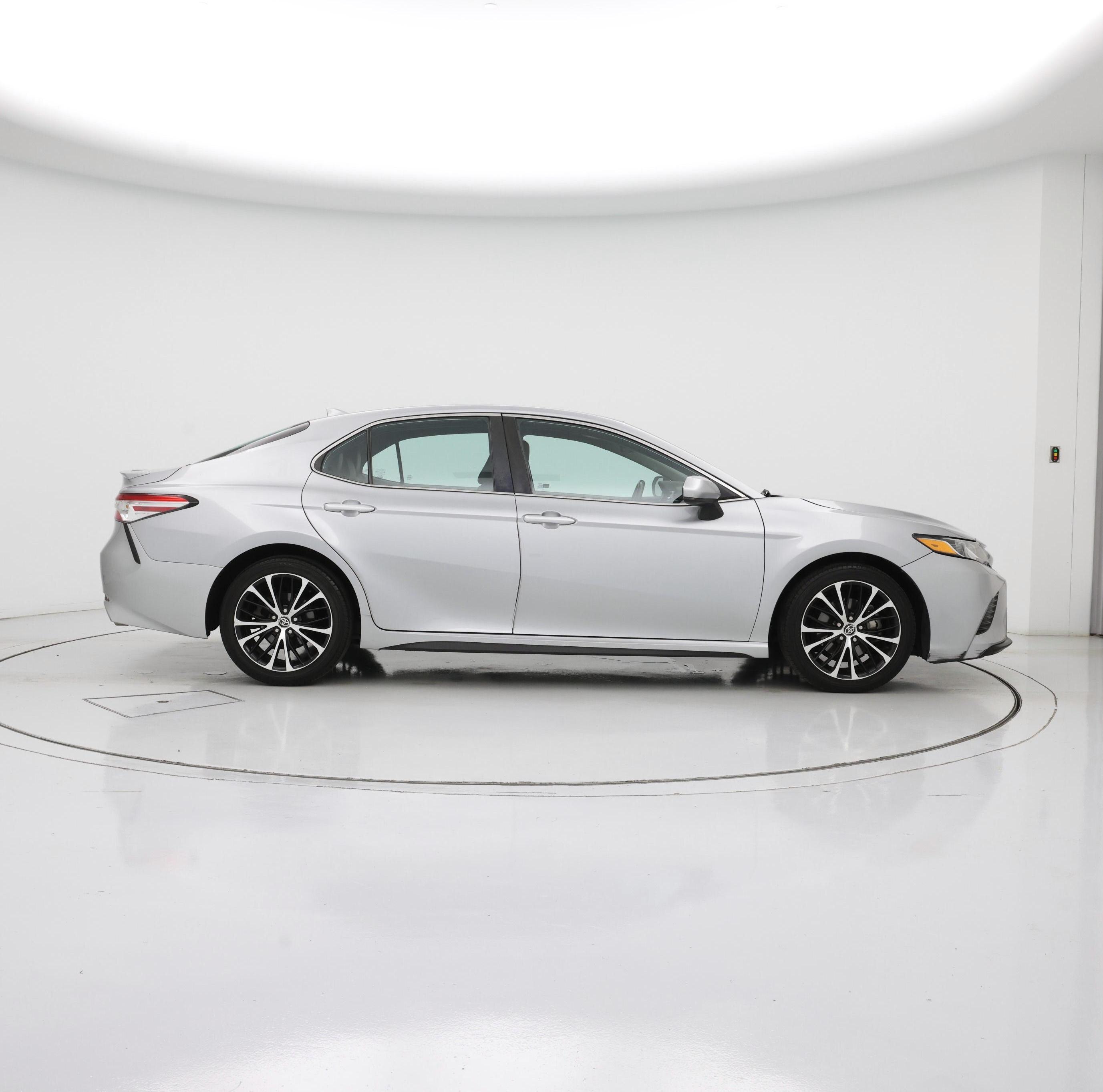 Thumbnail: 2020 Toyota Camry - 7