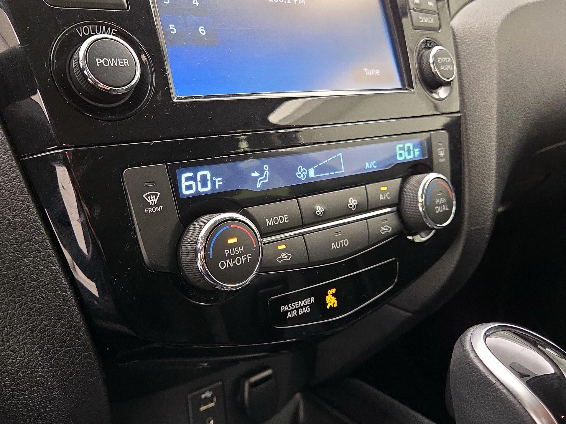 Thumbnail: 2017 Nissan Rogue Sport - 17