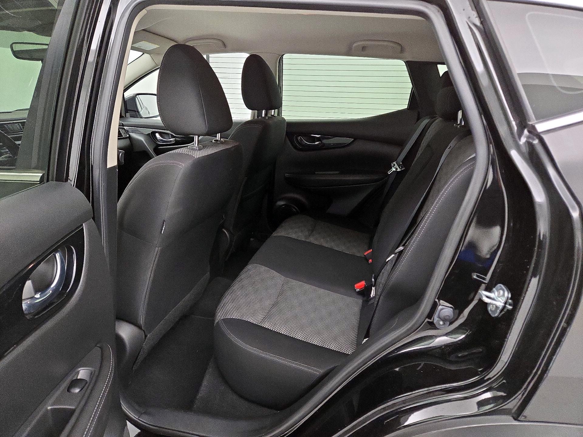Thumbnail: 2017 Nissan Rogue Sport - 20