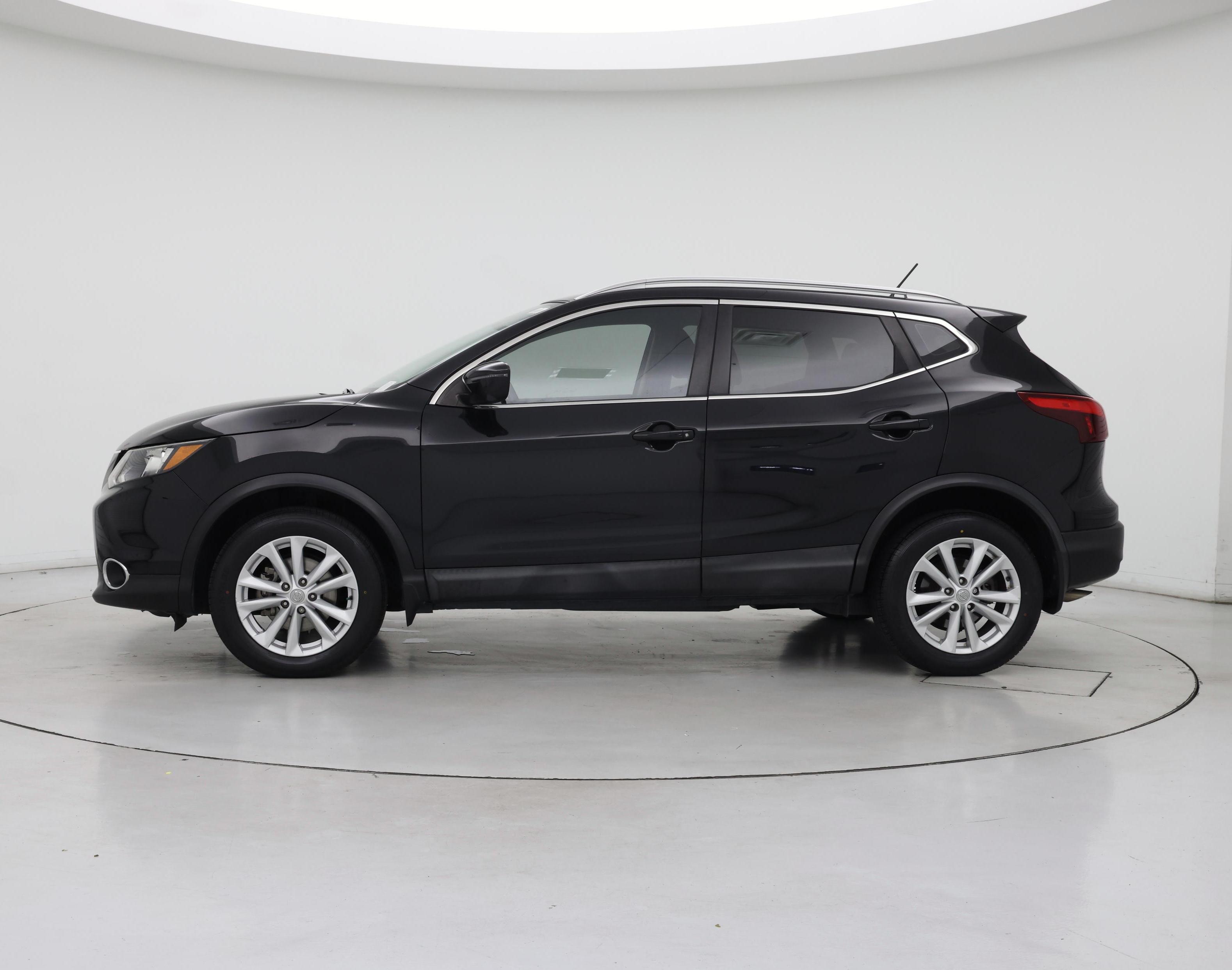Thumbnail: 2017 Nissan Rogue Sport - 3