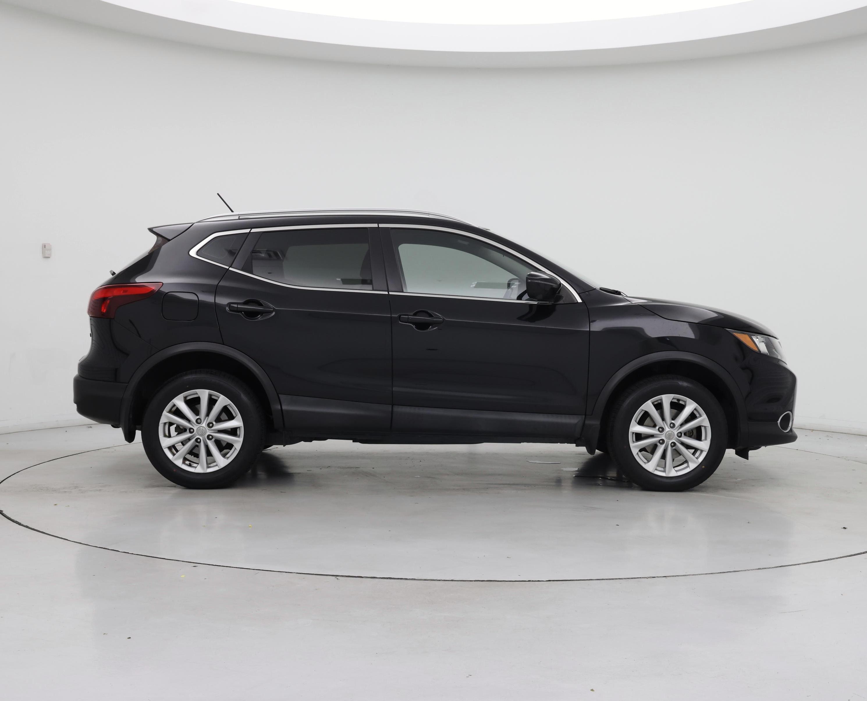Thumbnail: 2017 Nissan Rogue Sport - 7
