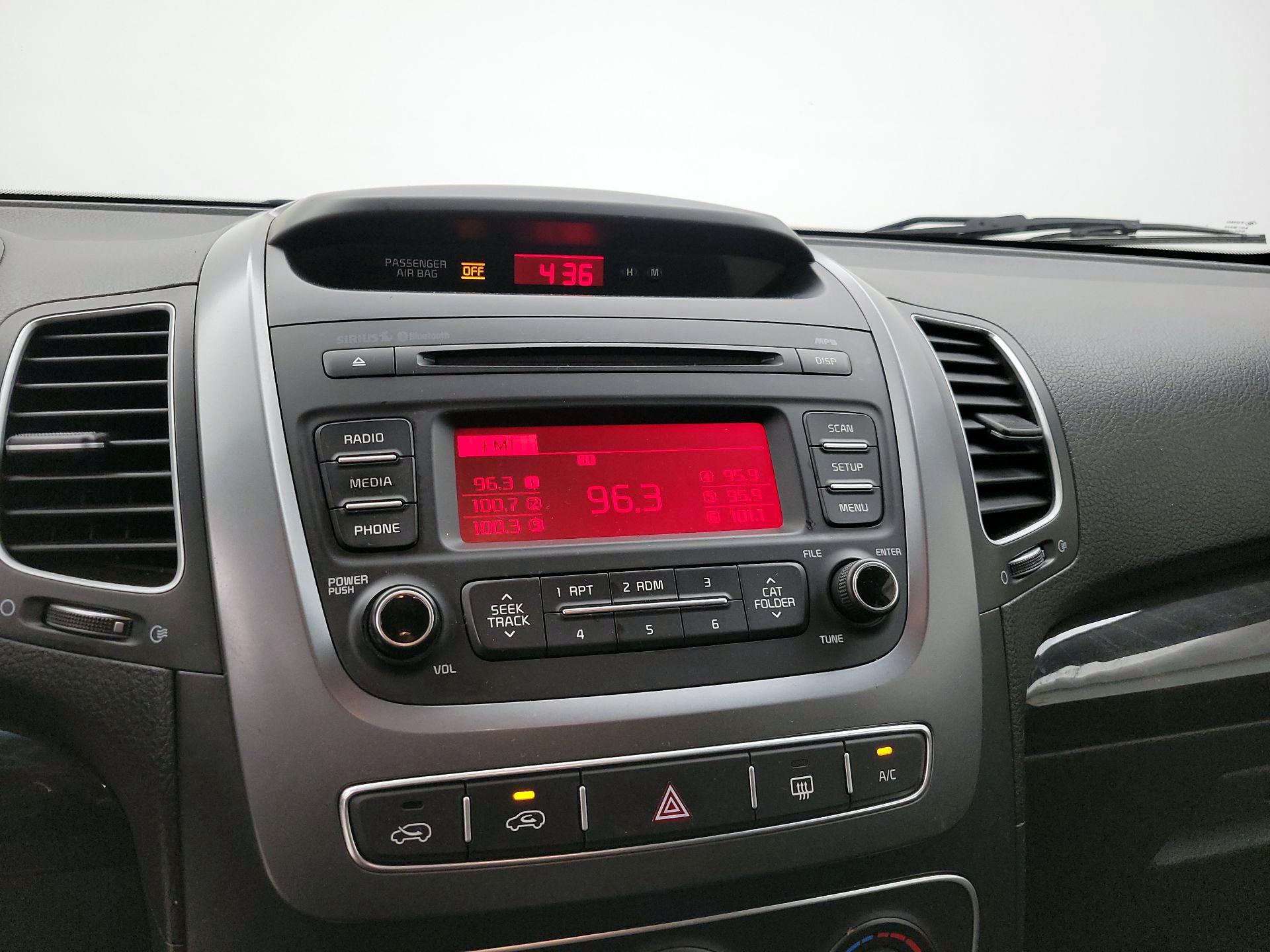 Thumbnail: 2014 Kia Sorento - 14