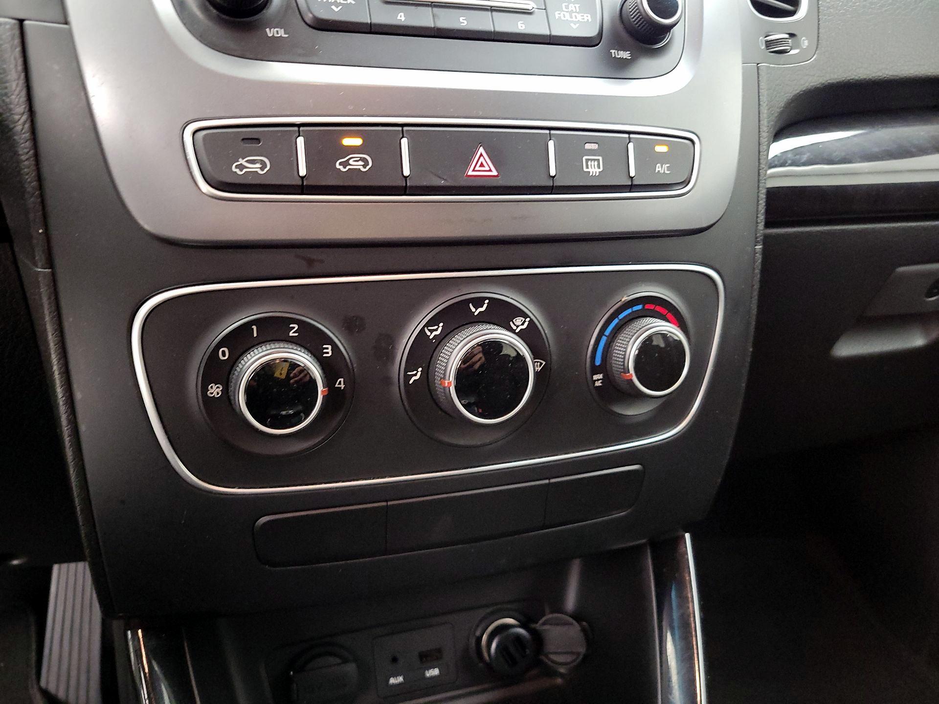 Thumbnail: 2014 Kia Sorento - 15