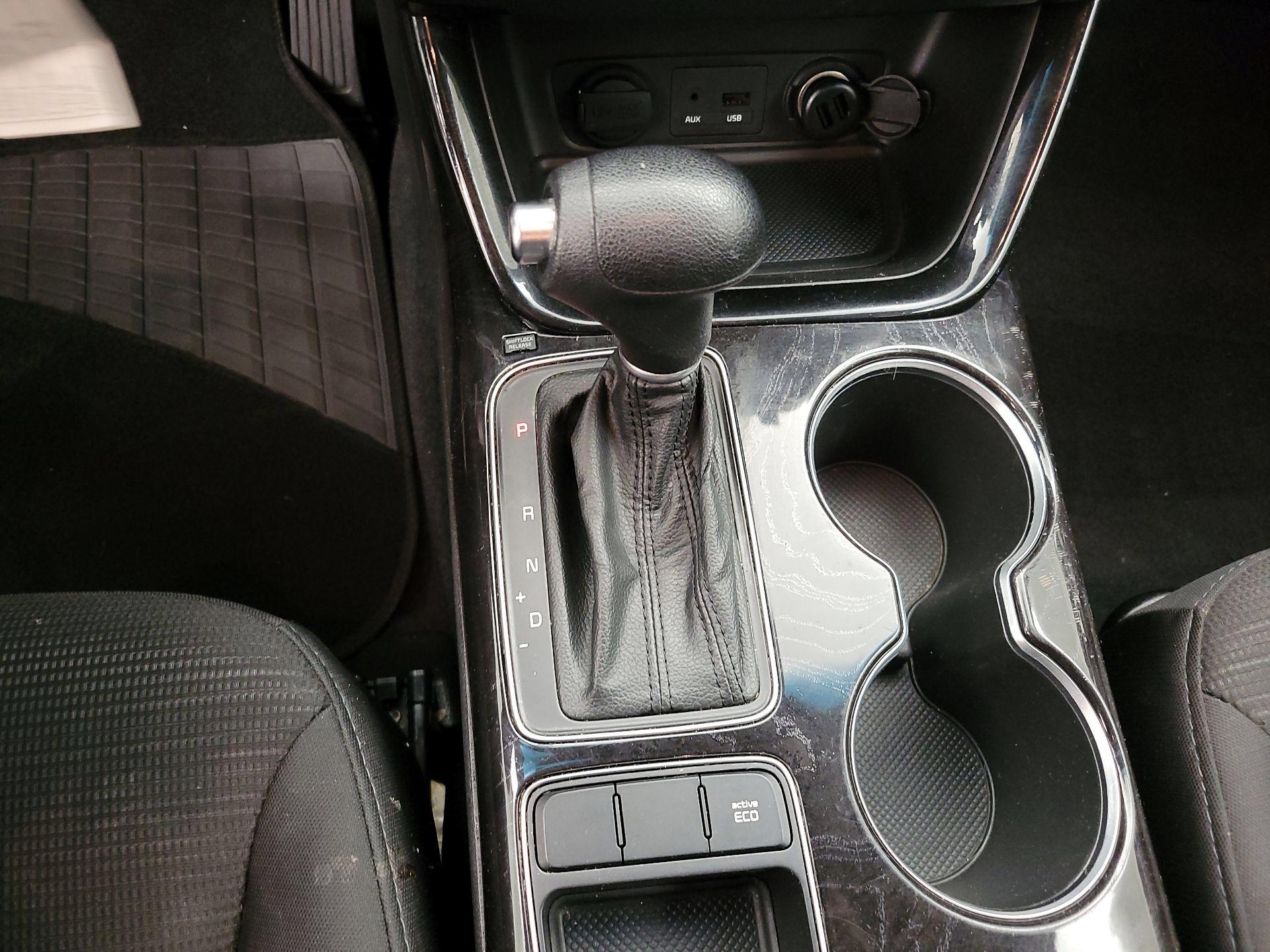 Thumbnail: 2014 Kia Sorento - 16
