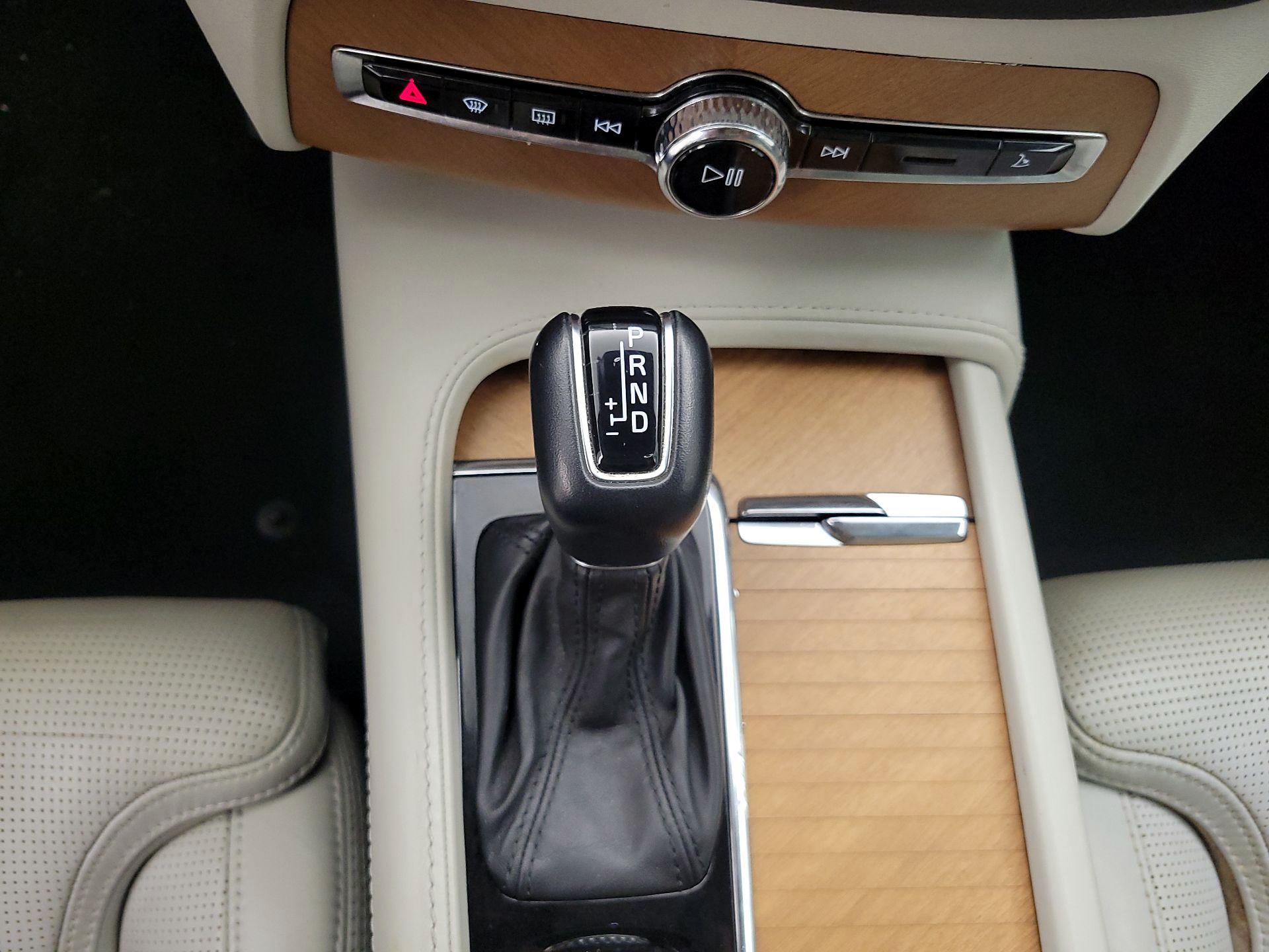 Thumbnail: 2020 Volvo XC90 - 17