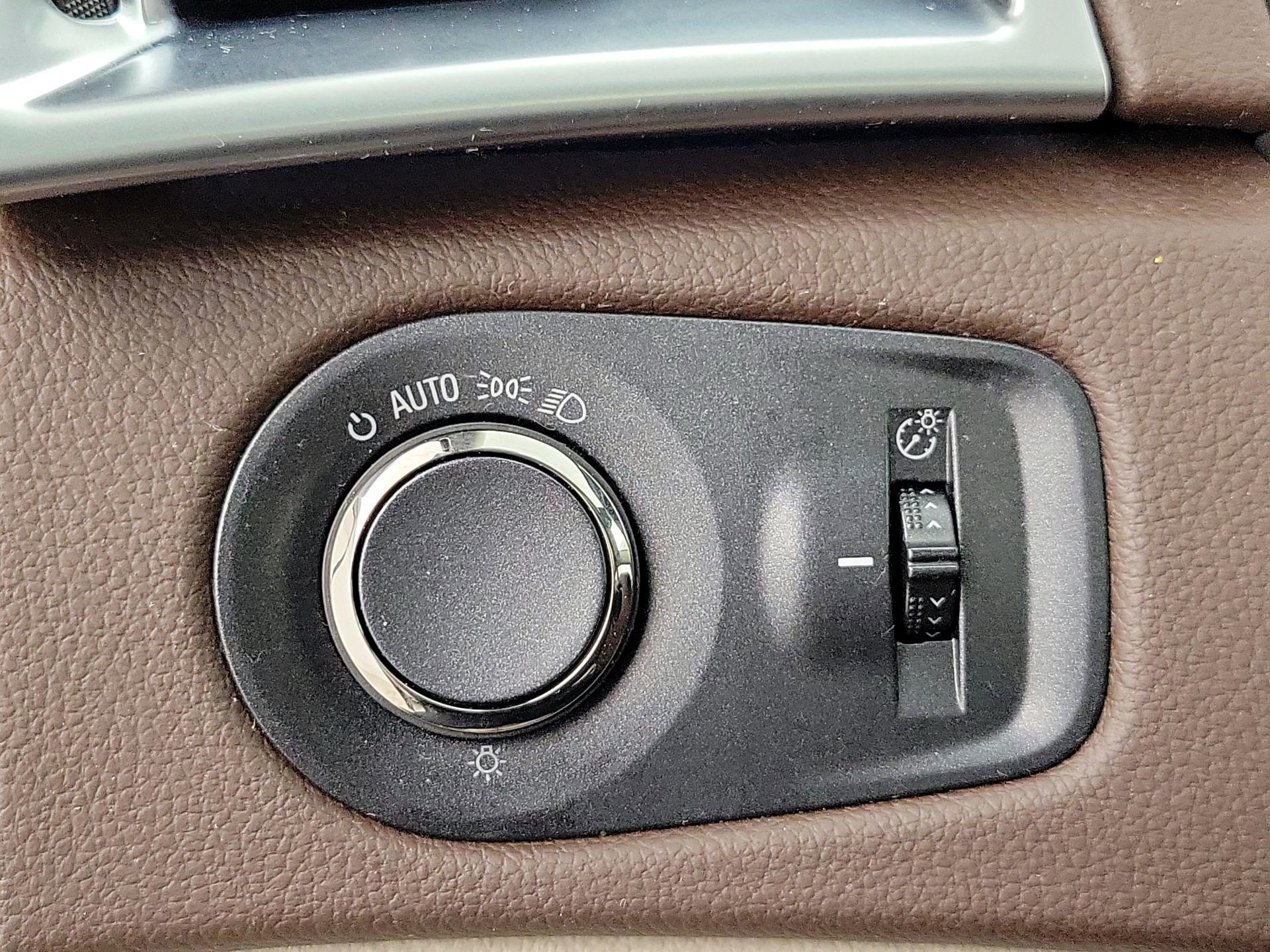 Thumbnail: 2015 Cadillac SRX - 13