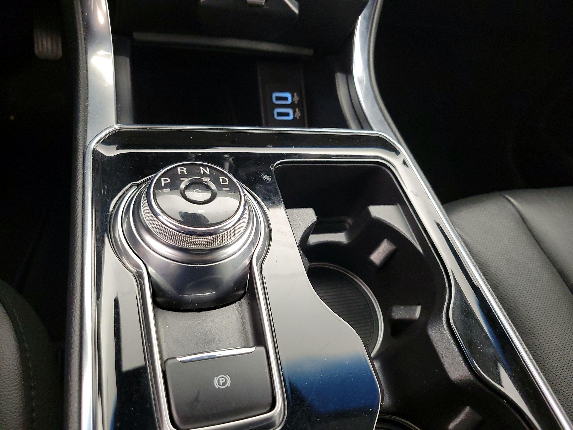 Thumbnail: 2019 Ford Edge - 18