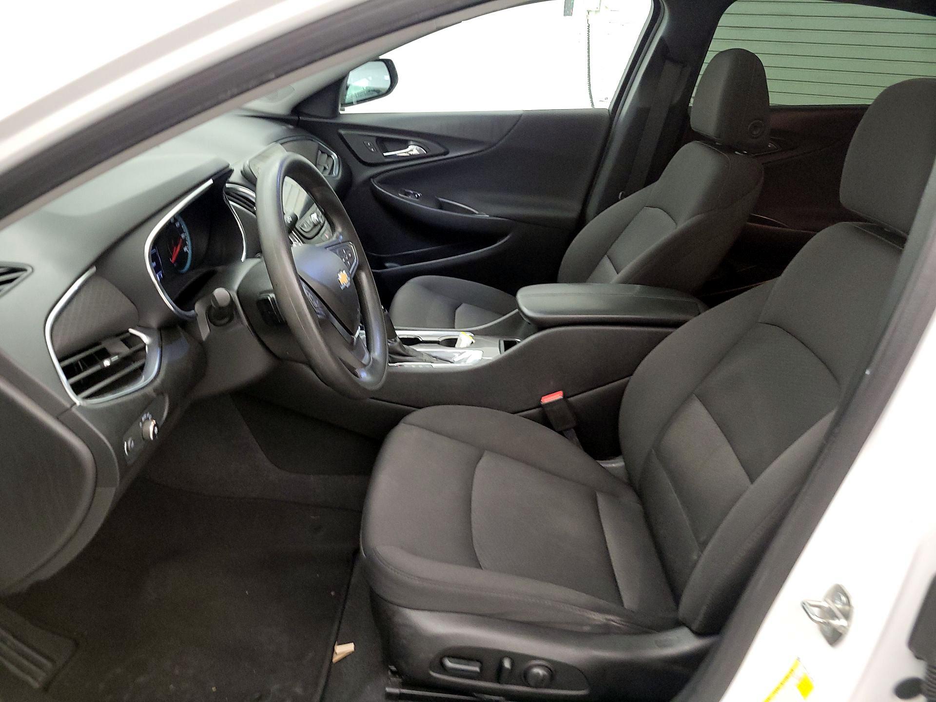 Thumbnail: 2019 Chevrolet Malibu - 11