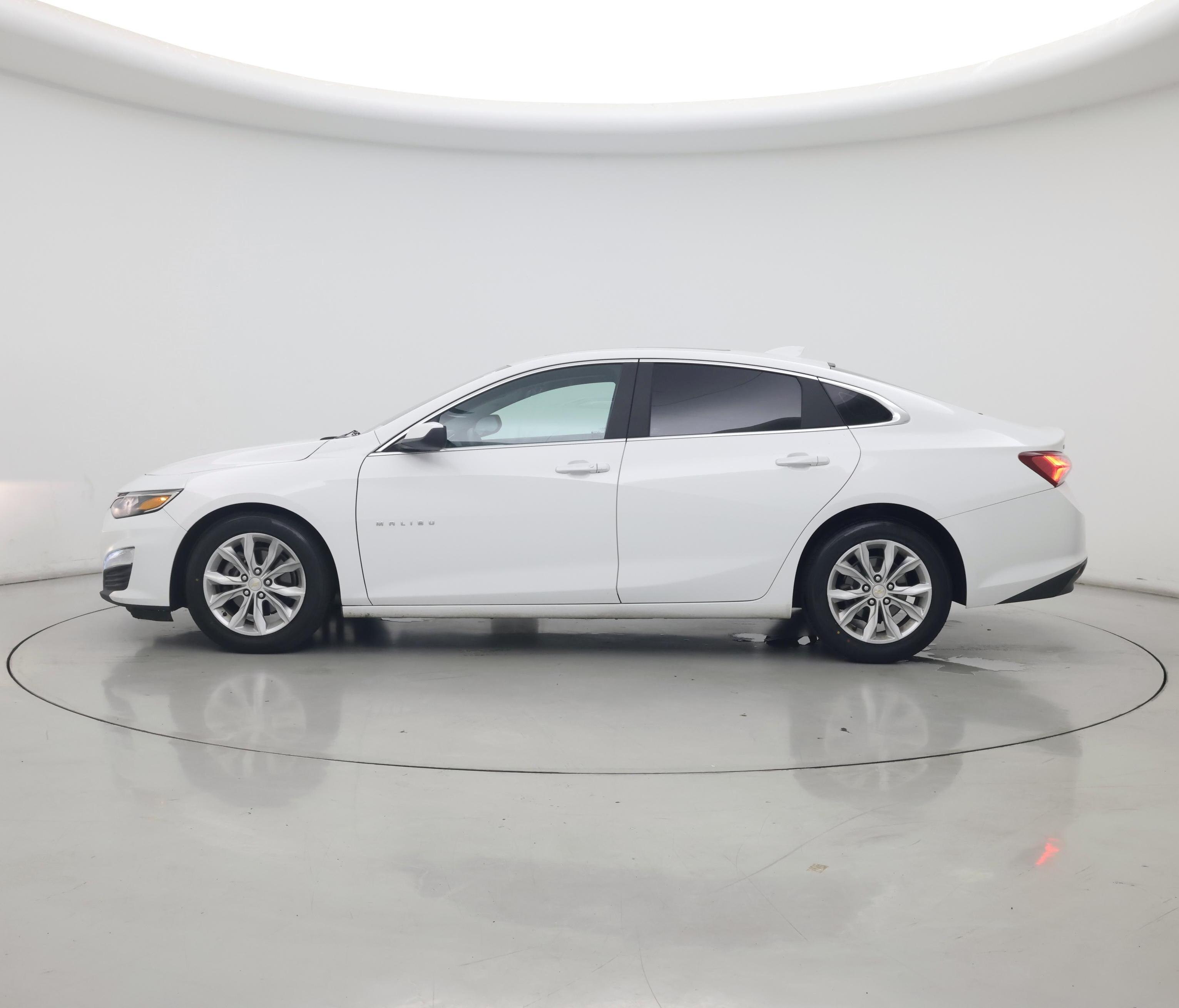 Thumbnail: 2019 Chevrolet Malibu - 3