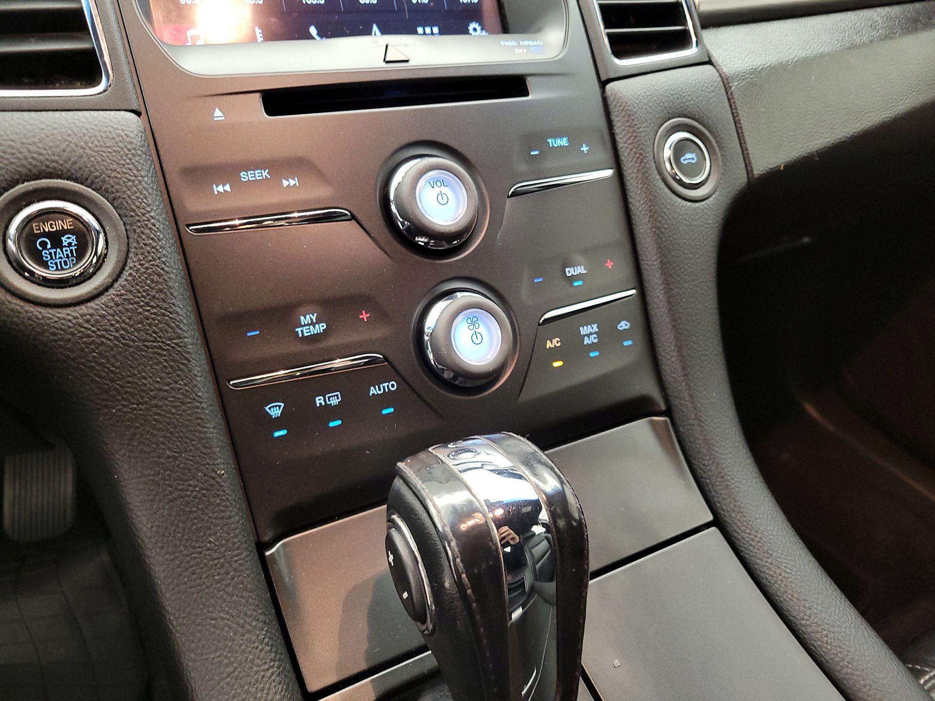 Thumbnail: 2016 Ford Taurus - 16