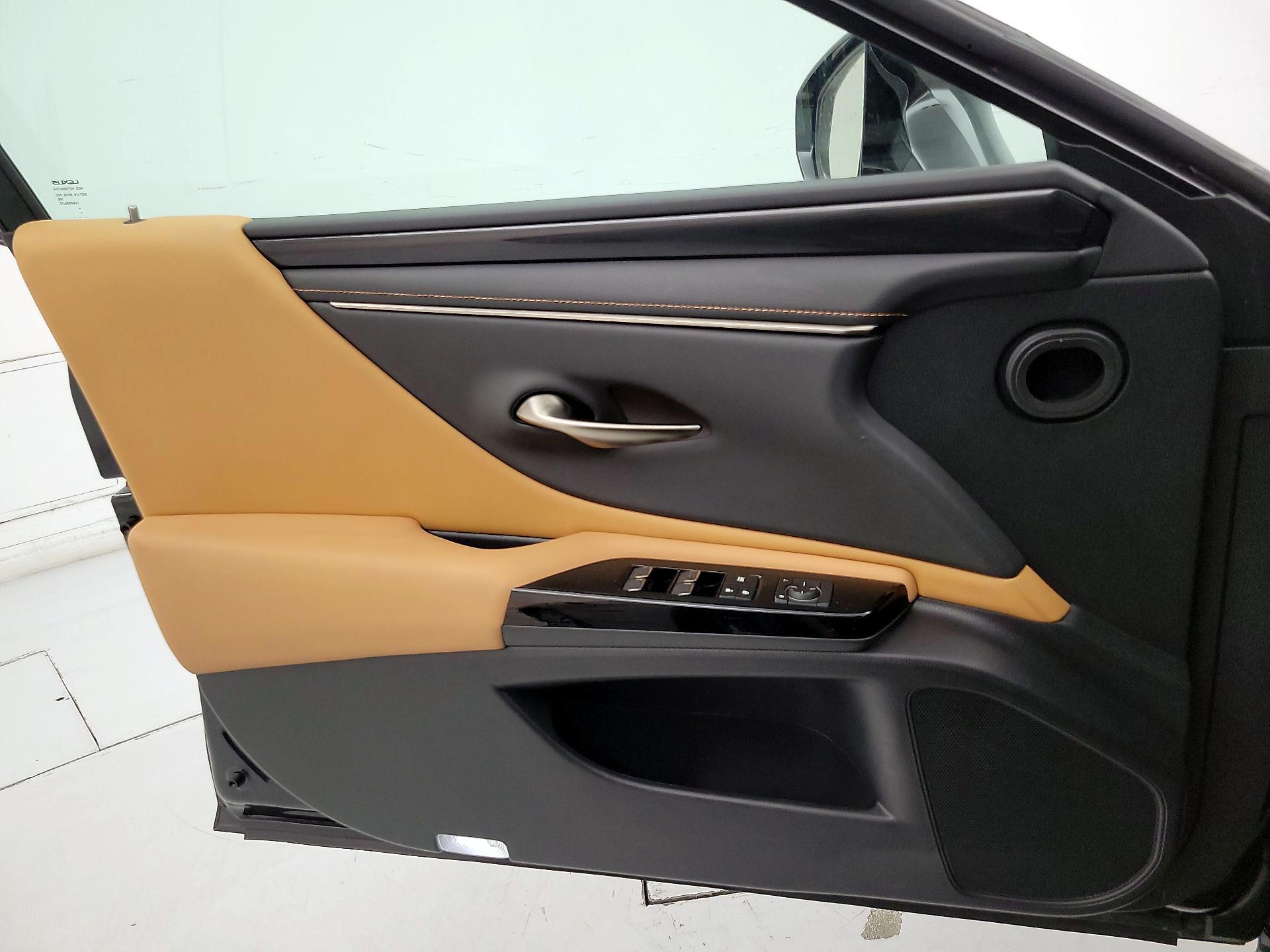 Thumbnail: 2022 Lexus ES - 12