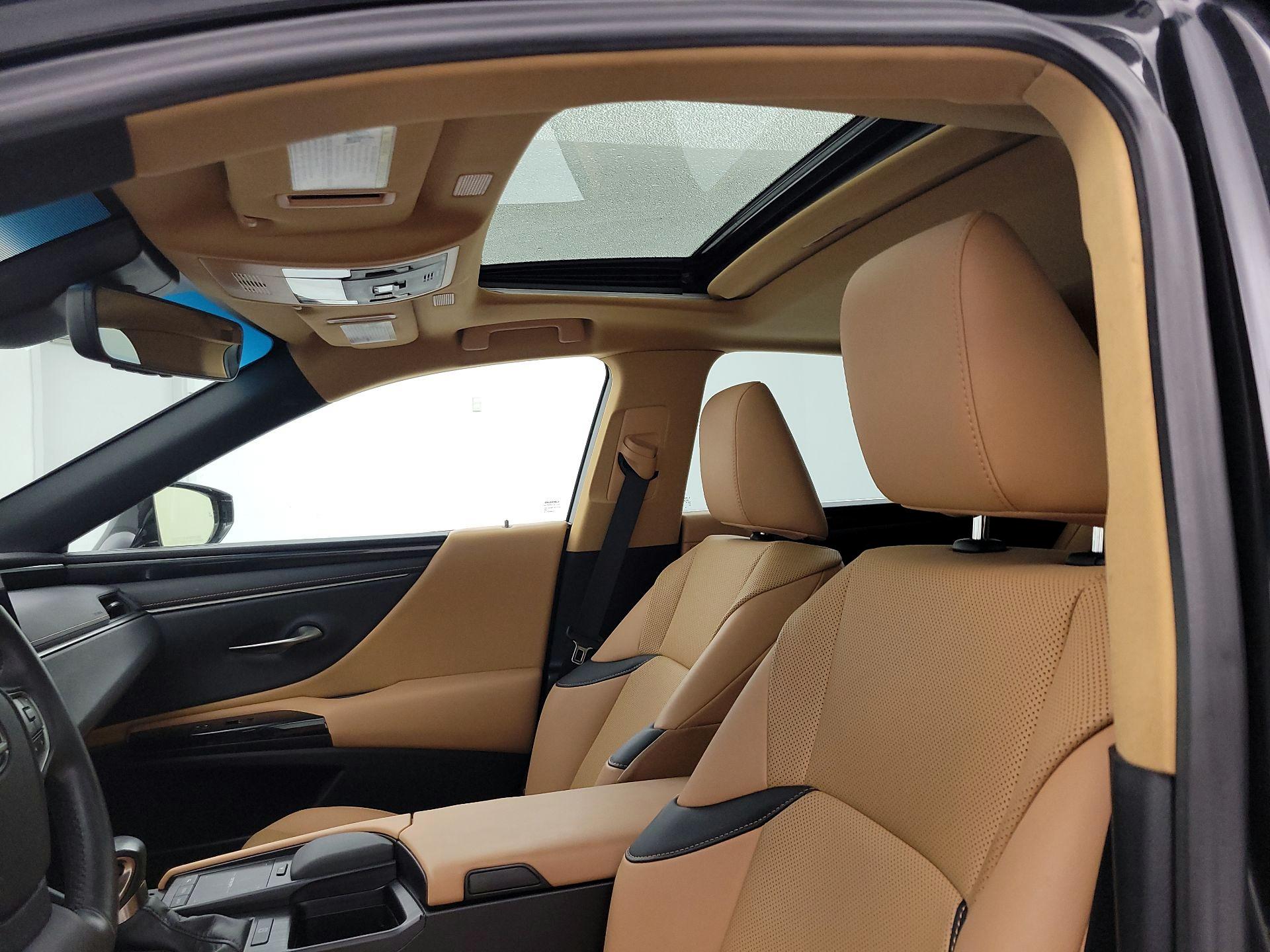 Thumbnail: 2022 Lexus ES - 18