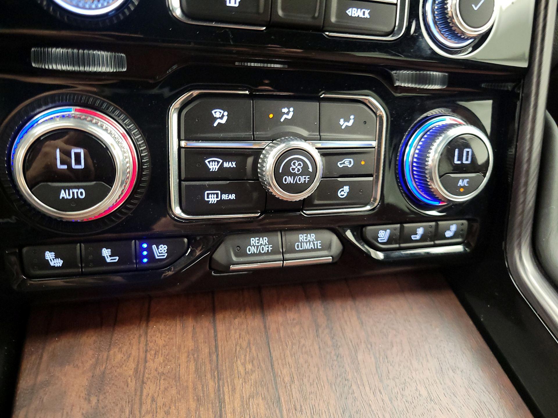 Thumbnail: 2024 GMC Yukon XL - 16