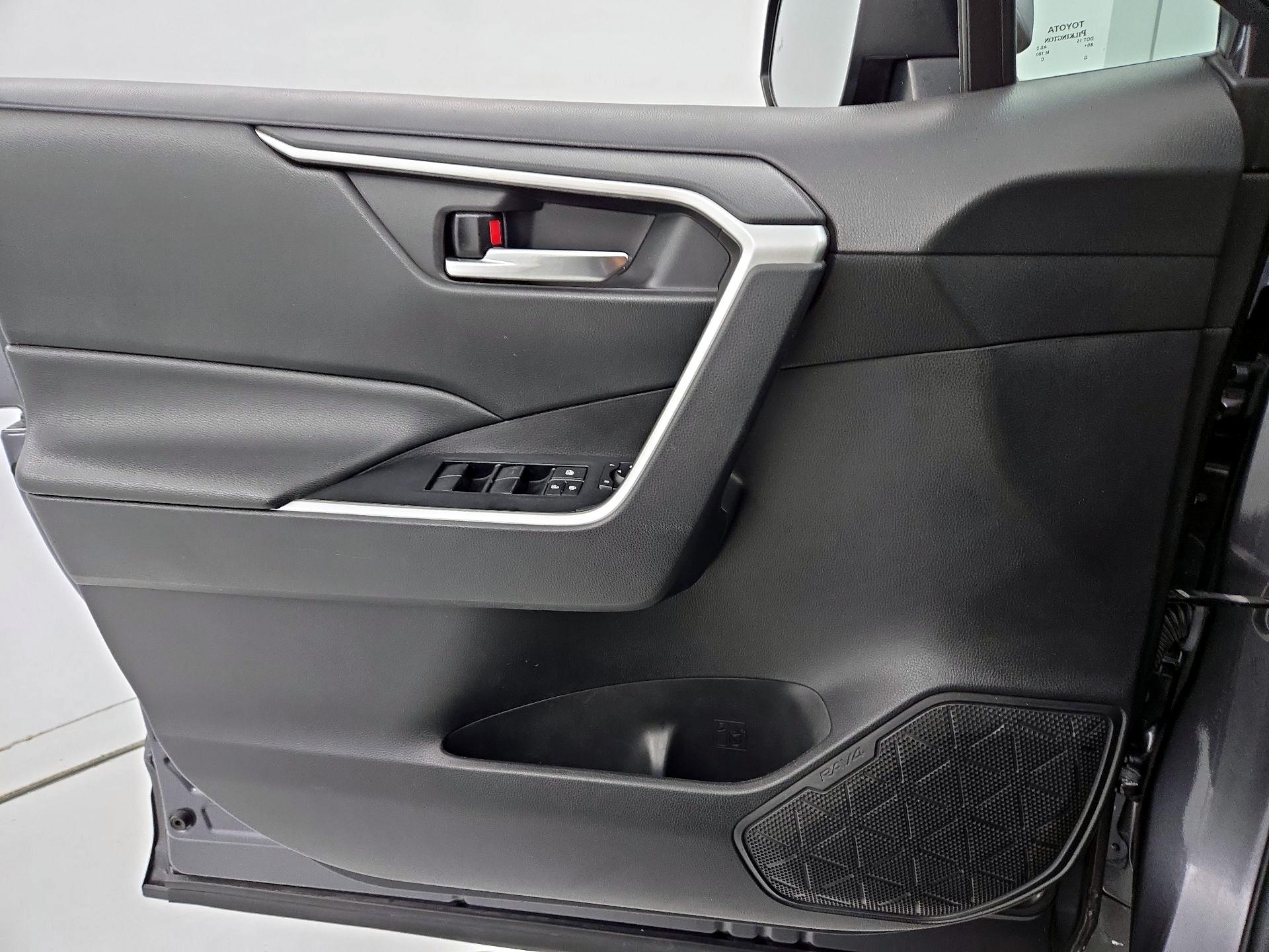 Thumbnail: 2021 Toyota RAV4 - 12
