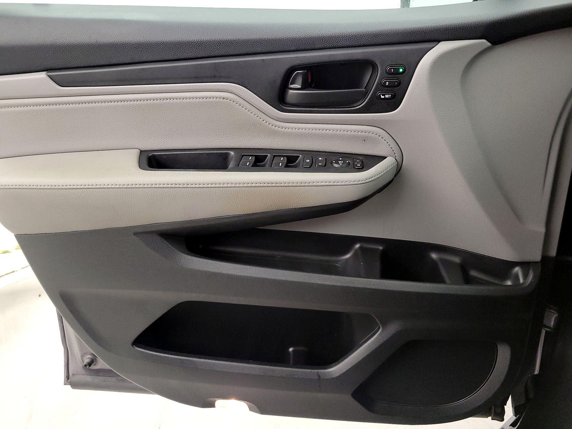 Thumbnail: 2018 Honda Odyssey - 12