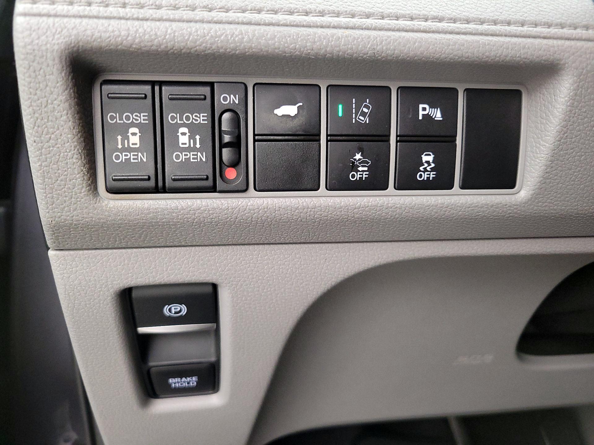 Thumbnail: 2018 Honda Odyssey - 13