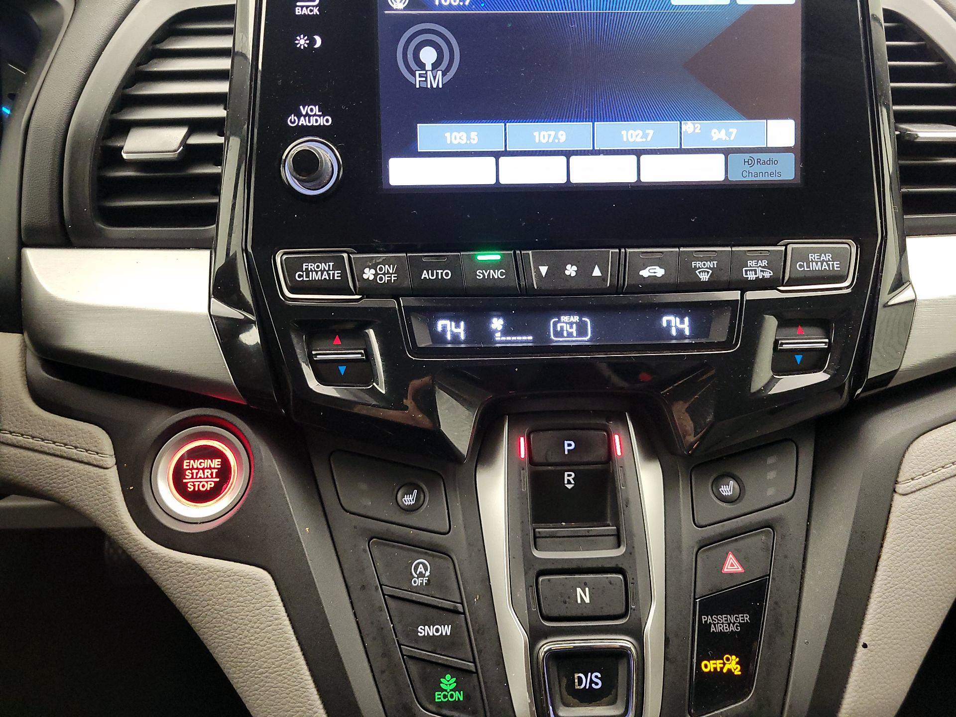 Thumbnail: 2018 Honda Odyssey - 16