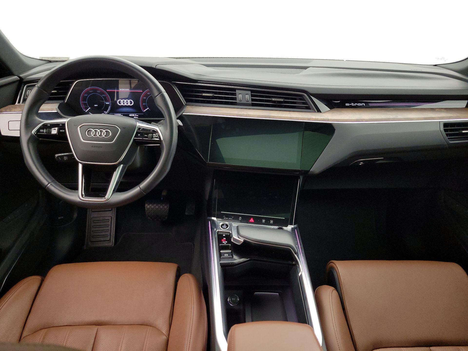 Thumbnail: 2022 Audi e-tron S - 9