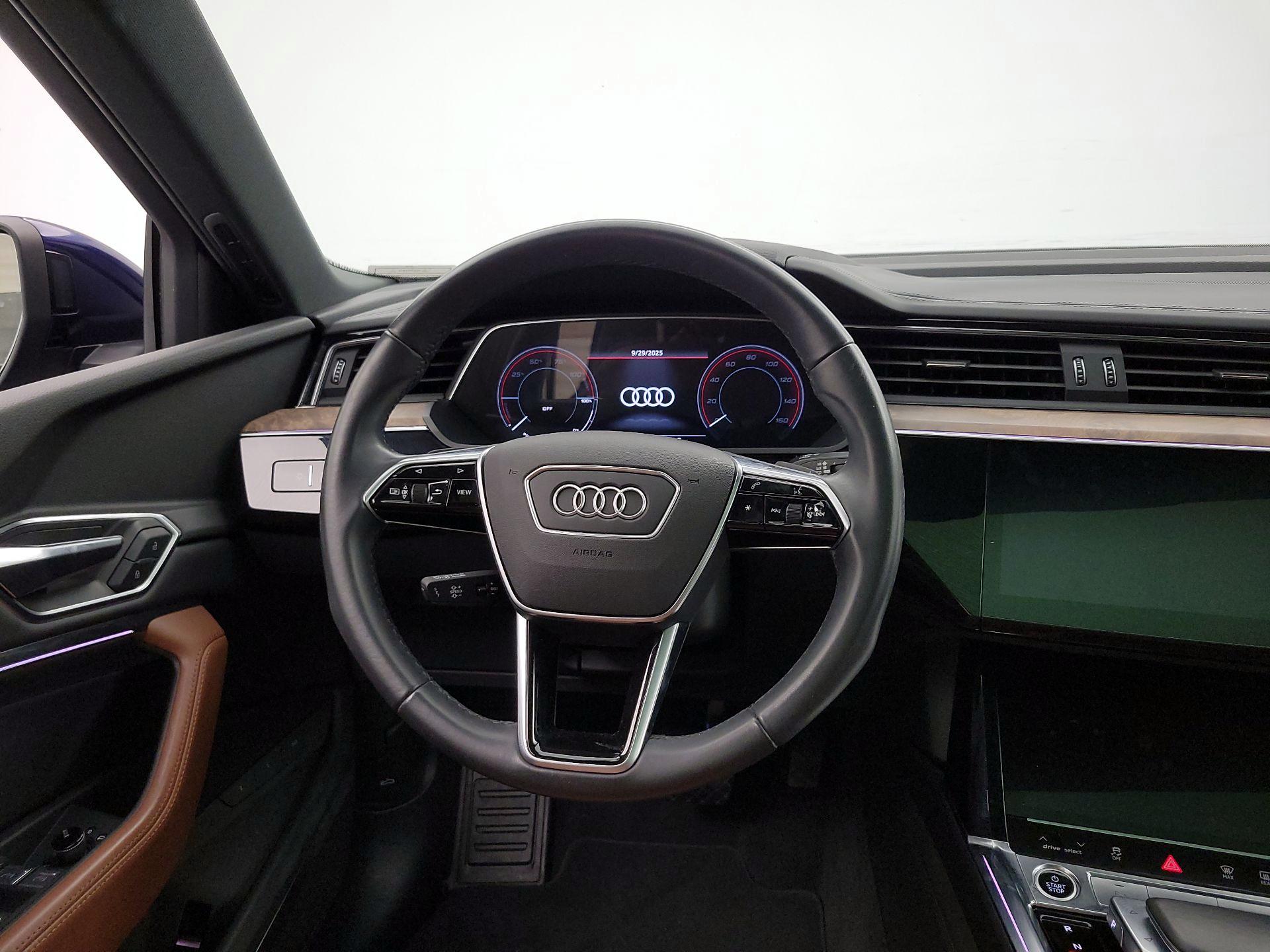 Thumbnail: 2022 Audi e-tron S - 10