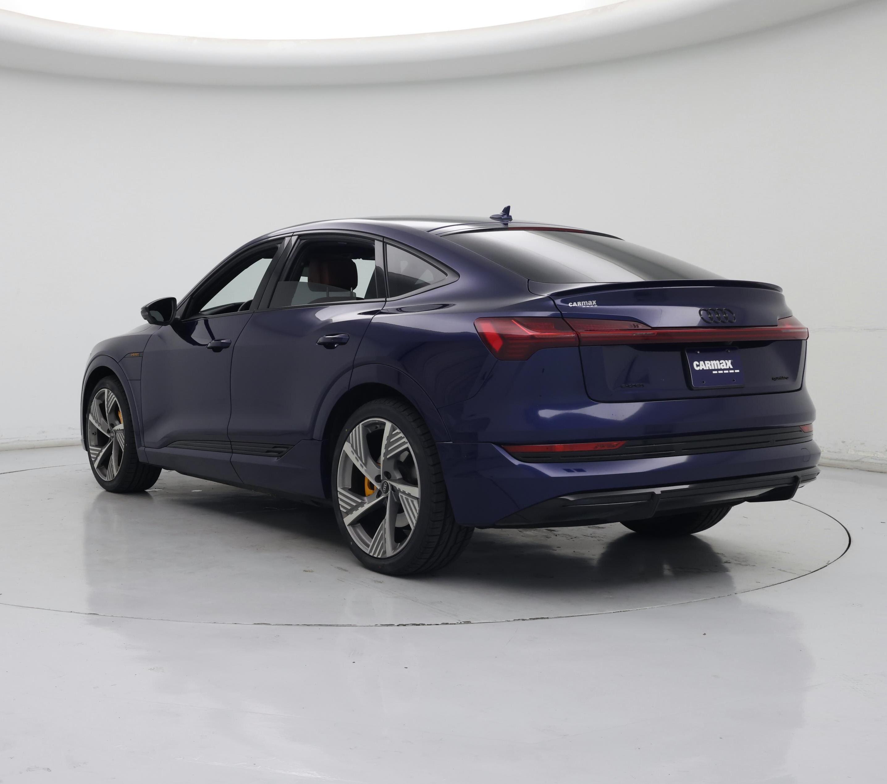 Thumbnail: 2022 Audi e-tron S - 2