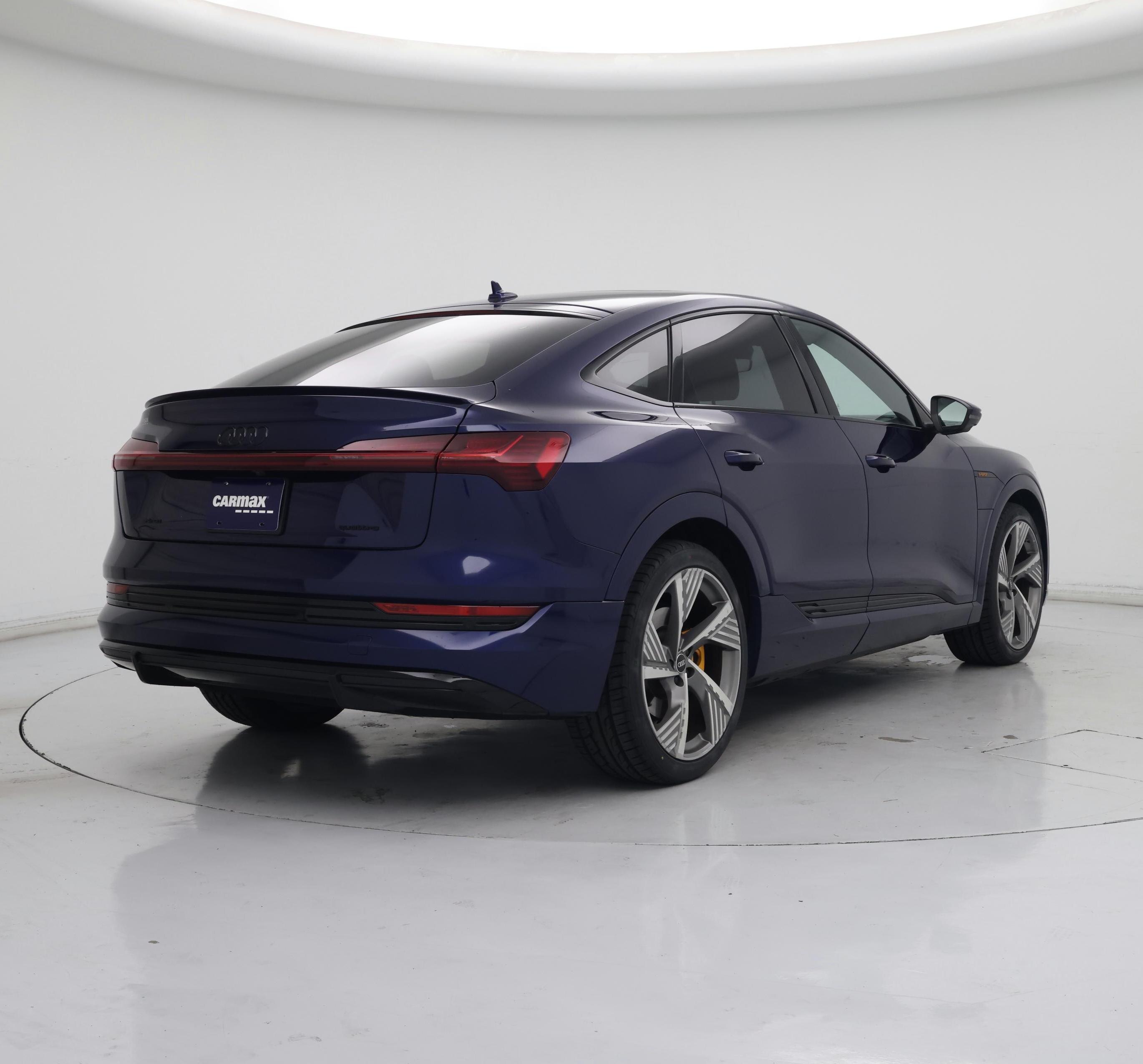 Thumbnail: 2022 Audi e-tron S - 8