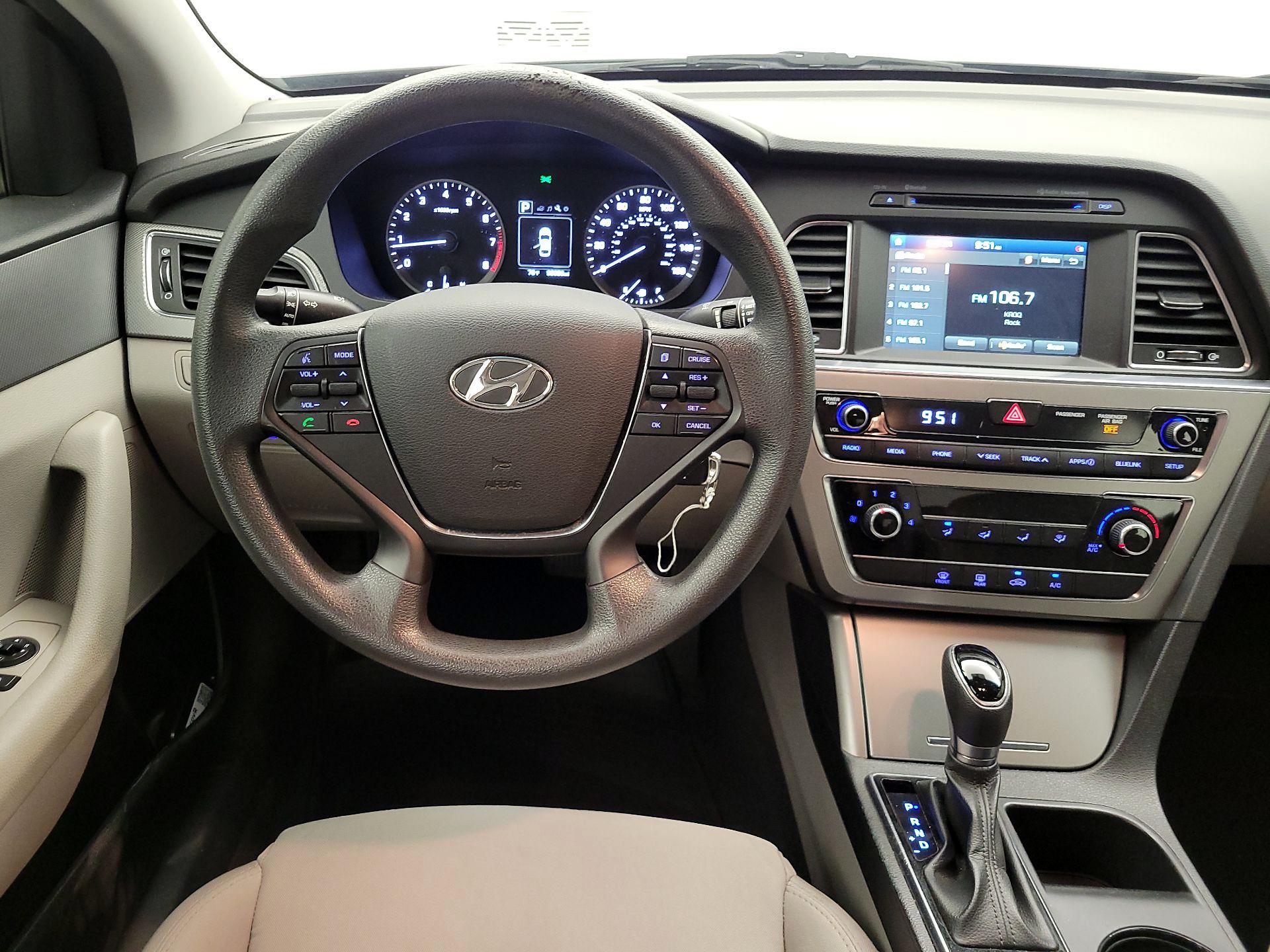 Thumbnail: 2016 Hyundai Sonata - 10