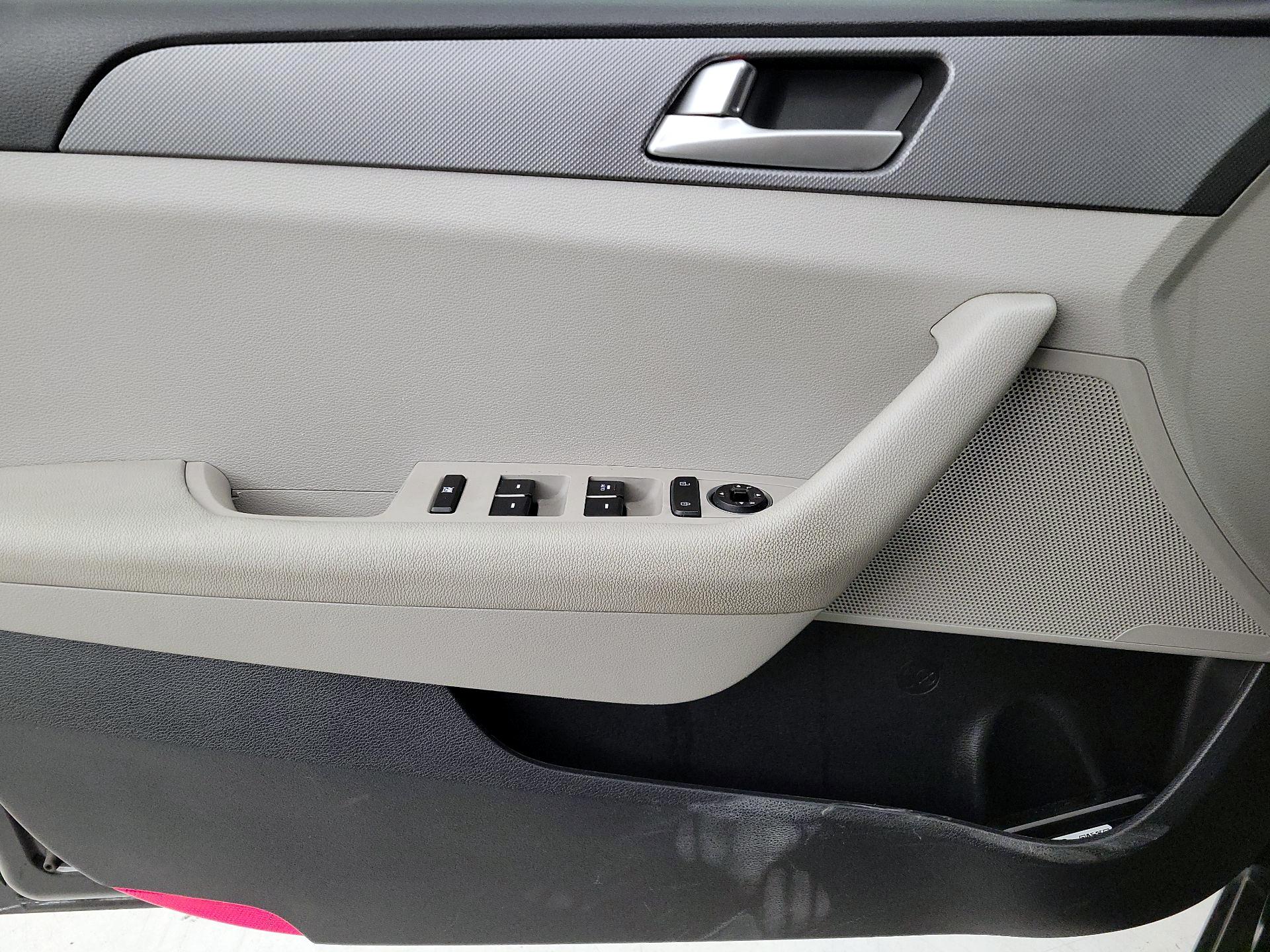 Thumbnail: 2016 Hyundai Sonata - 12