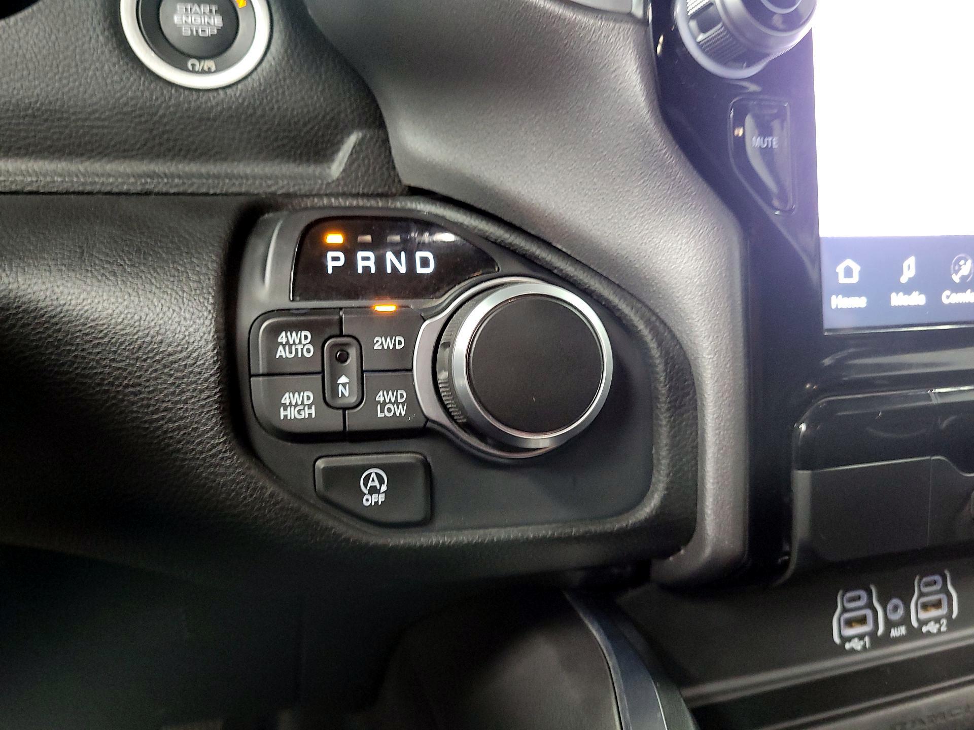 Thumbnail: 2025 RAM 1500 - 18
