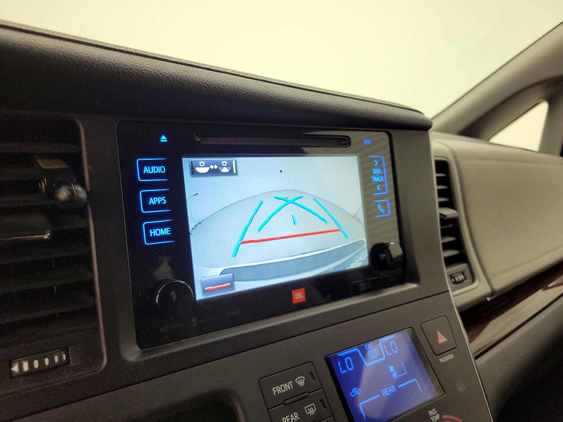 Thumbnail: 2017 Toyota Sienna - 13