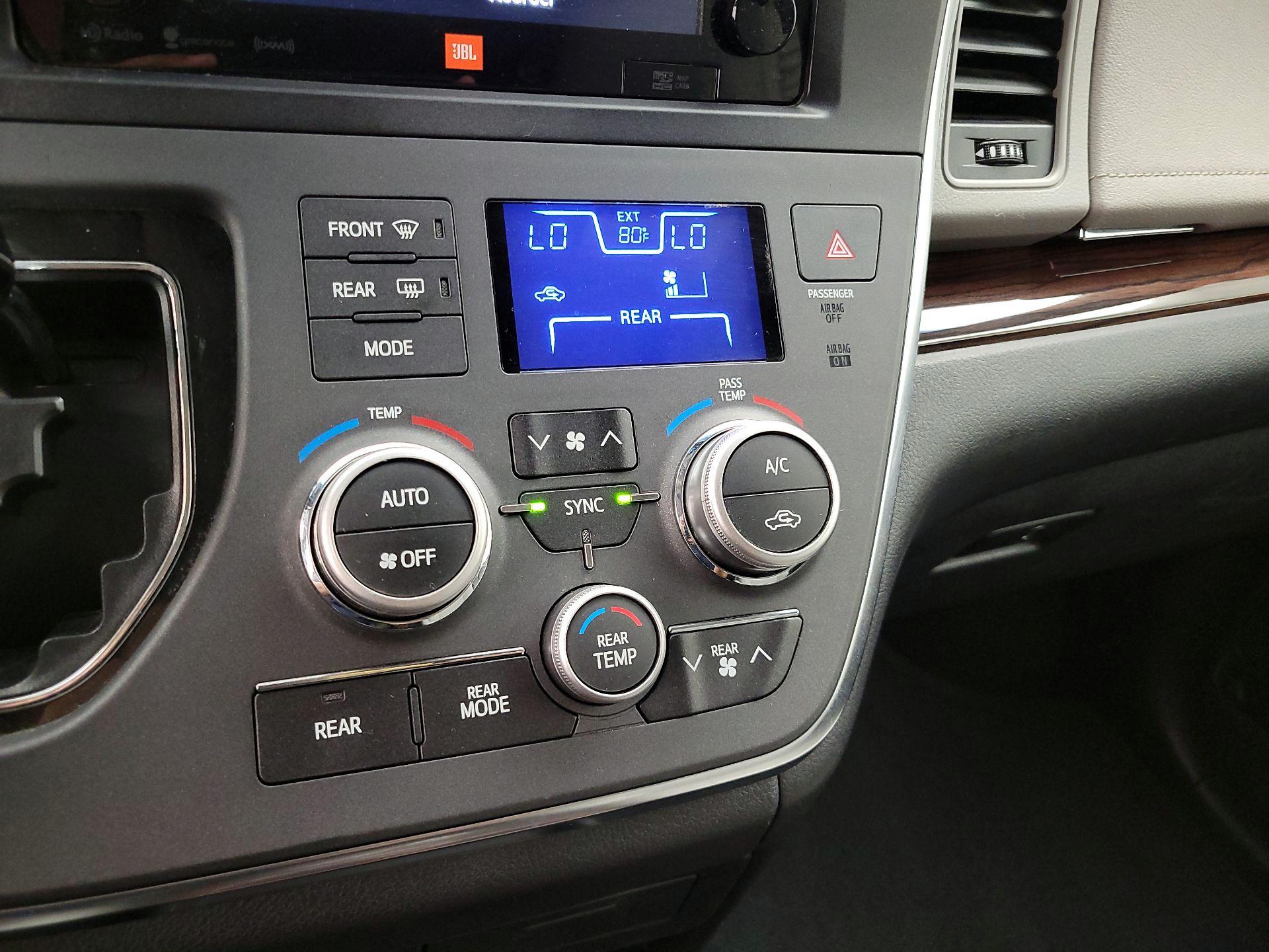 Thumbnail: 2017 Toyota Sienna - 15
