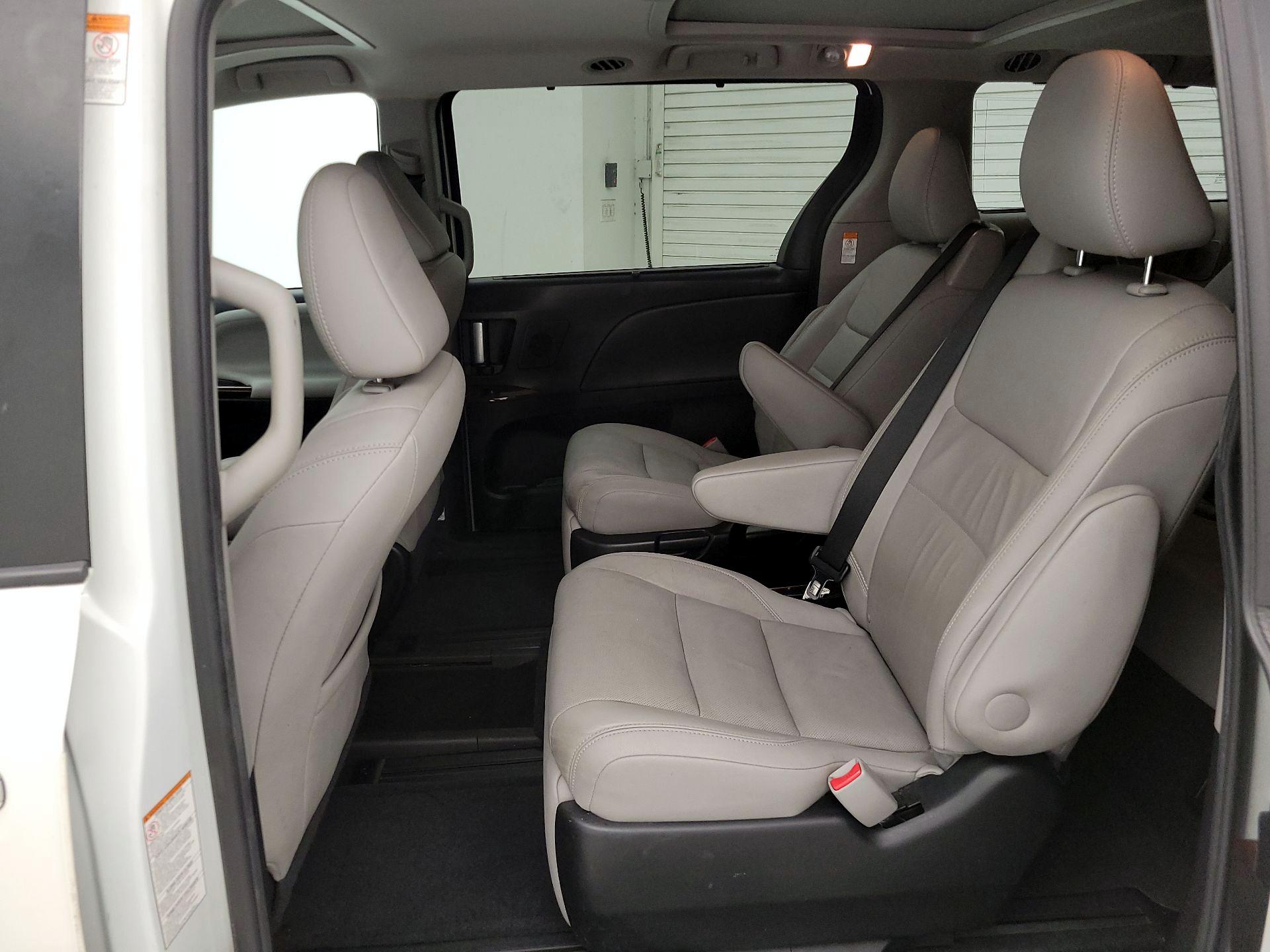 Thumbnail: 2017 Toyota Sienna - 17
