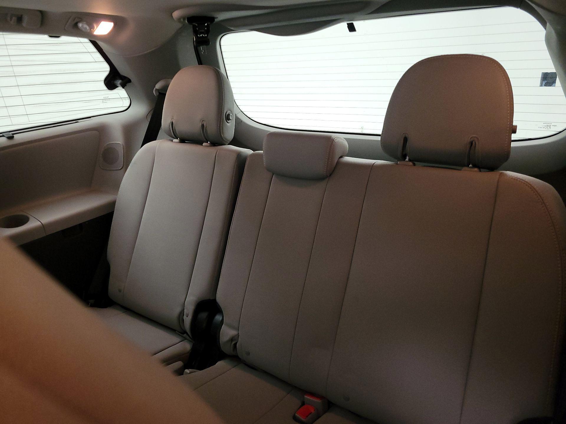 Thumbnail: 2017 Toyota Sienna - 18