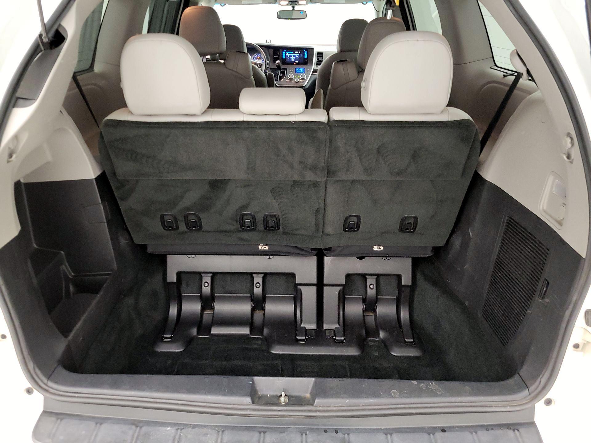 Thumbnail: 2017 Toyota Sienna - 19