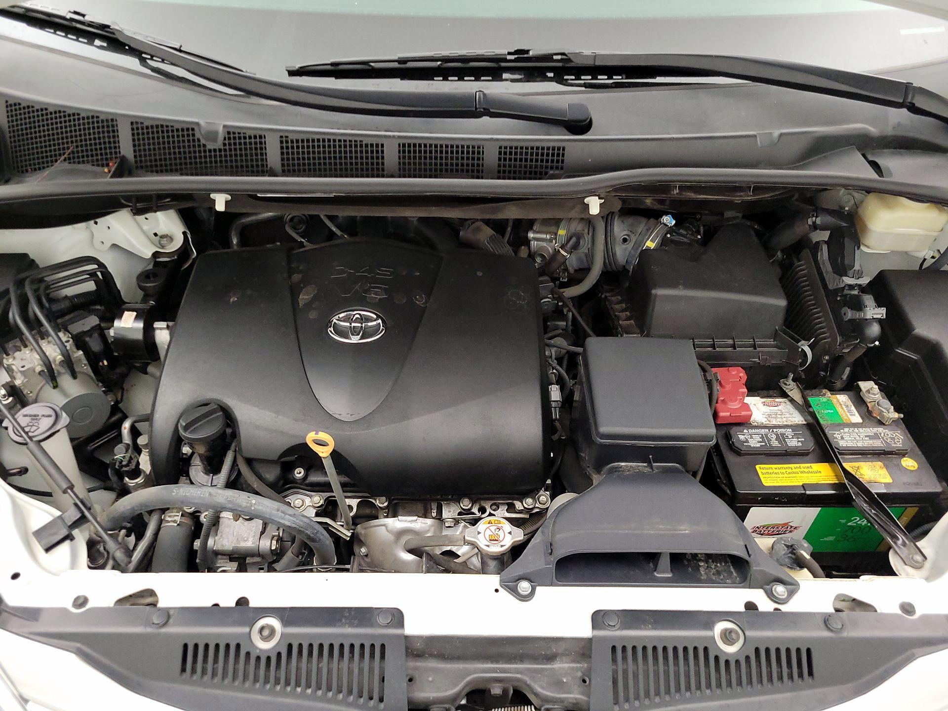 Thumbnail: 2017 Toyota Sienna - 20