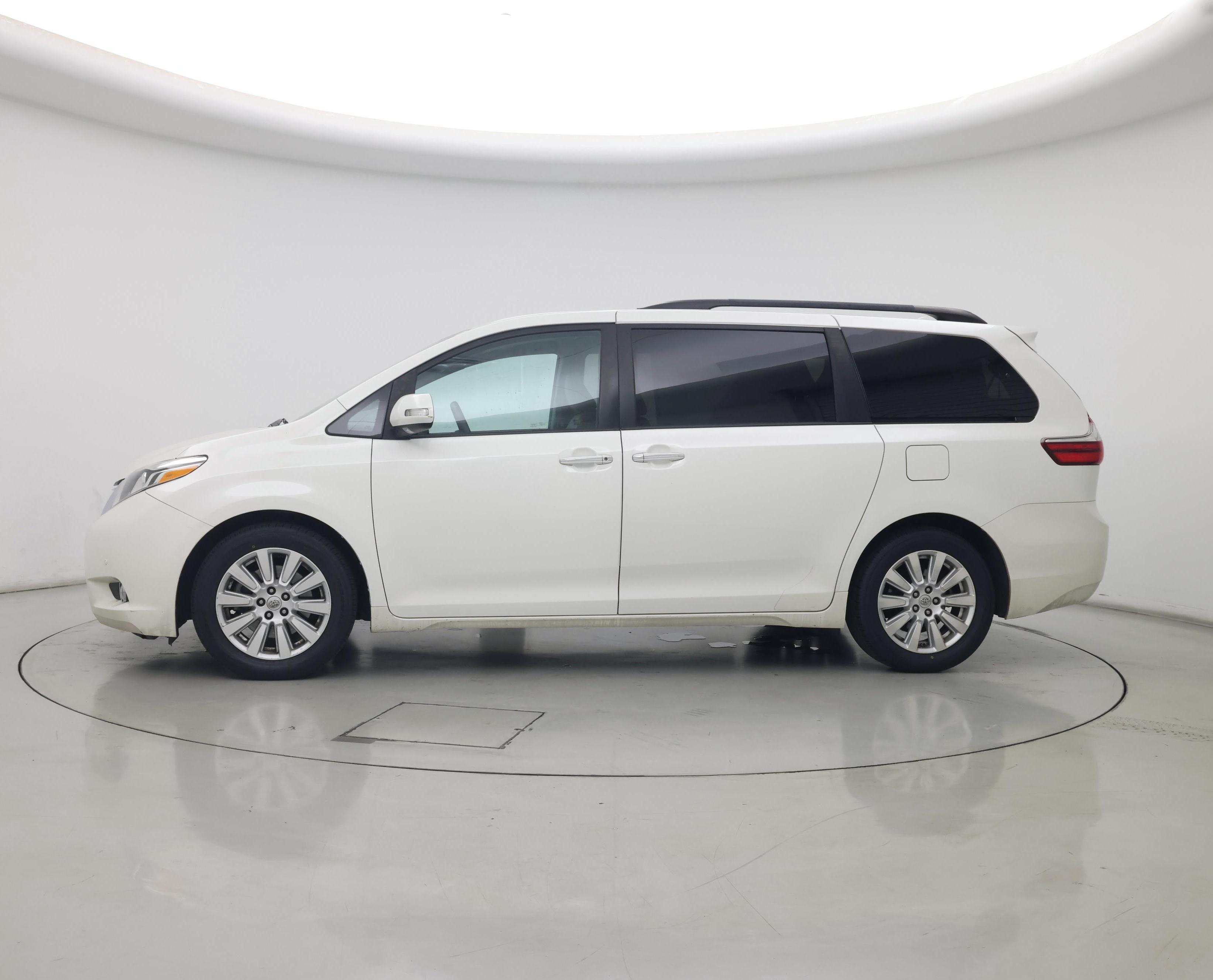 Thumbnail: 2017 Toyota Sienna - 3