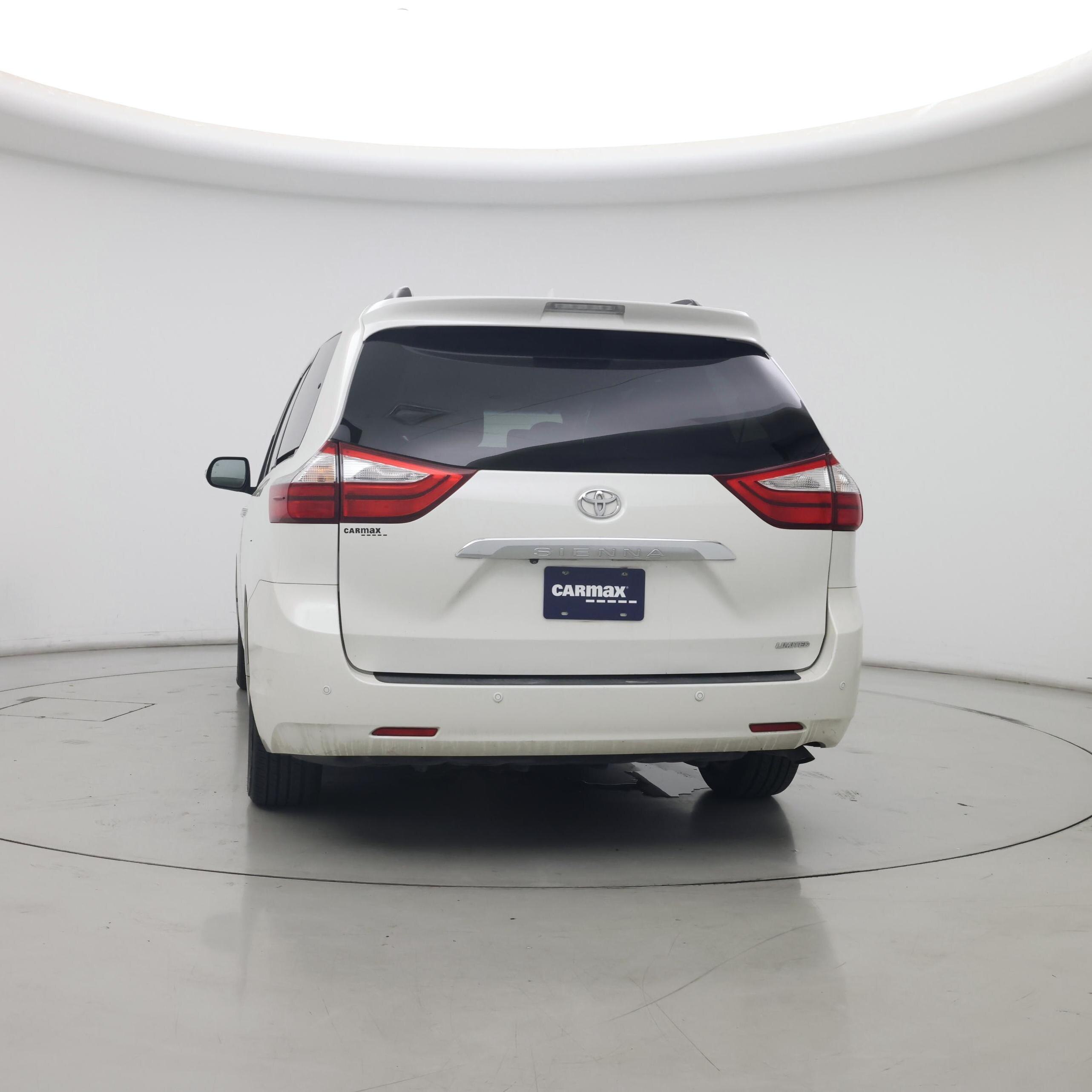 Thumbnail: 2017 Toyota Sienna - 6