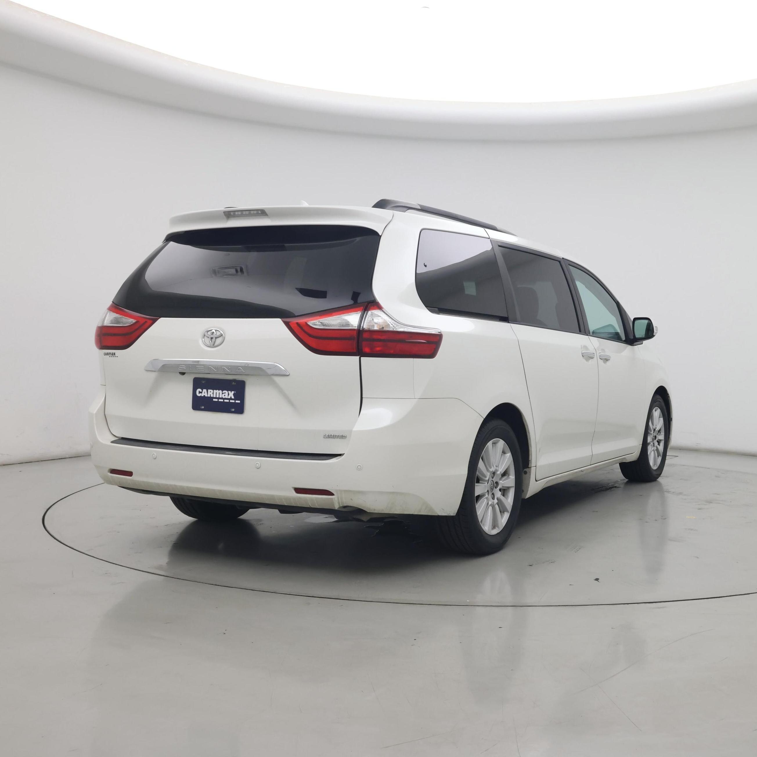 Thumbnail: 2017 Toyota Sienna - 8