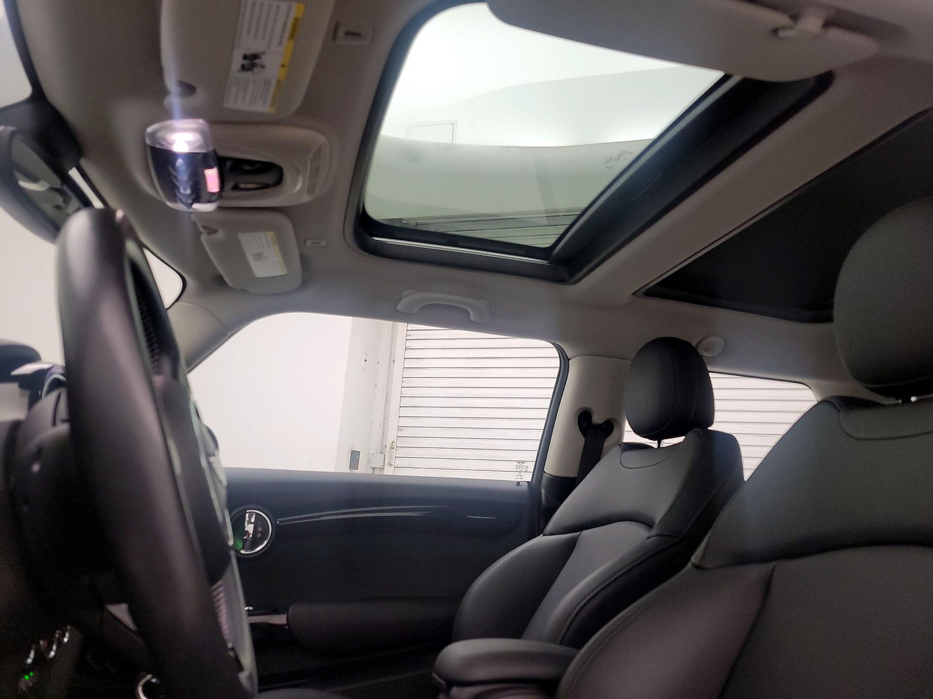 Thumbnail: 2019 MINI Cooper Hardtop - 20