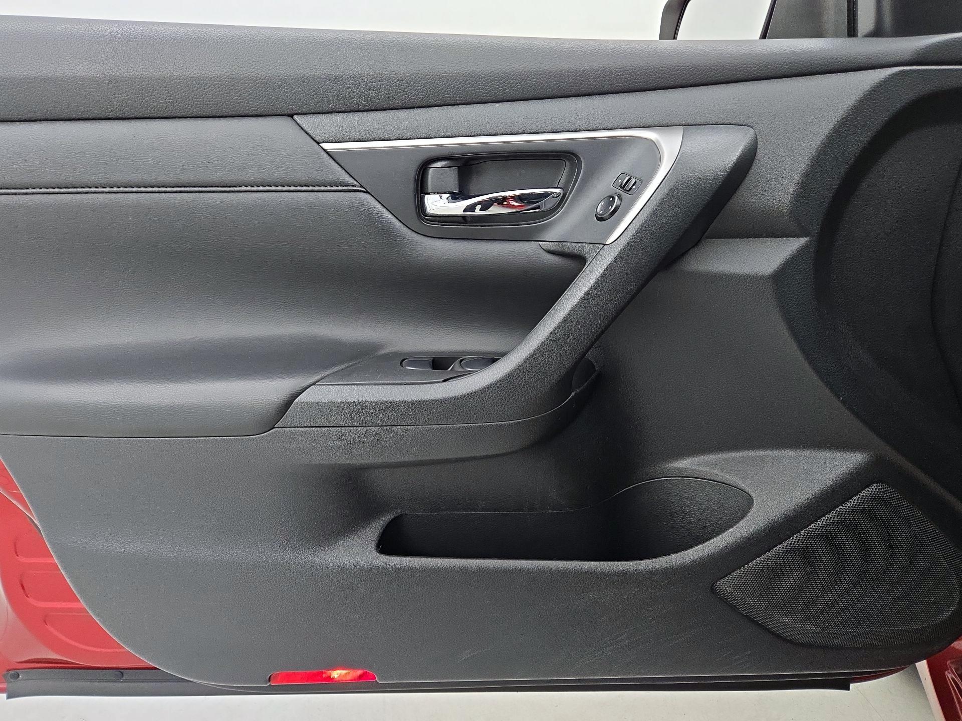 Thumbnail: 2014 Nissan Altima - 12