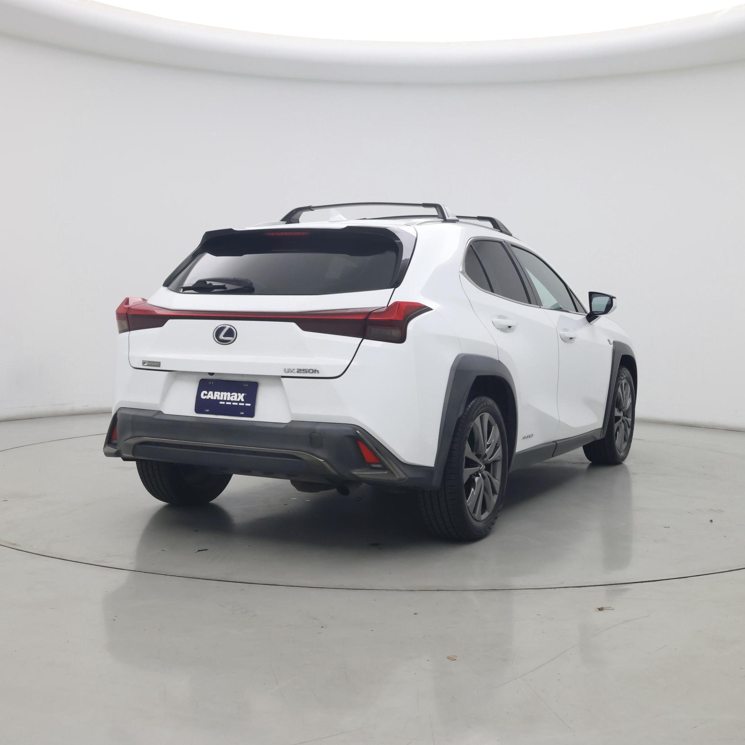 Thumbnail: 2020 Lexus UX - 8