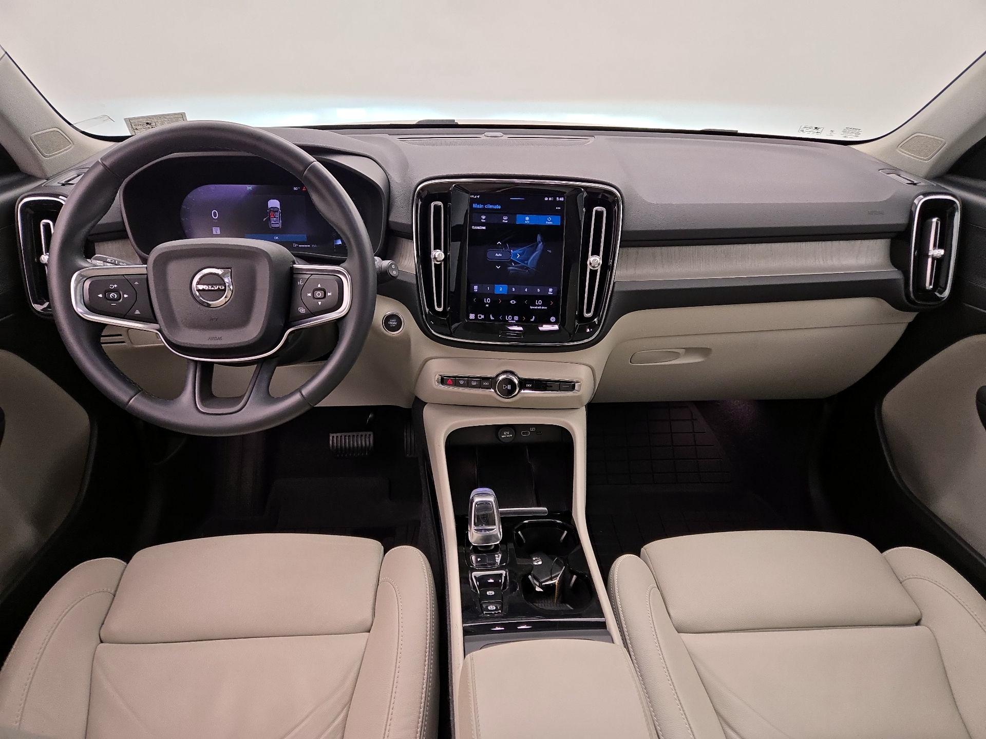 Thumbnail: 2023 Volvo XC40 - 9