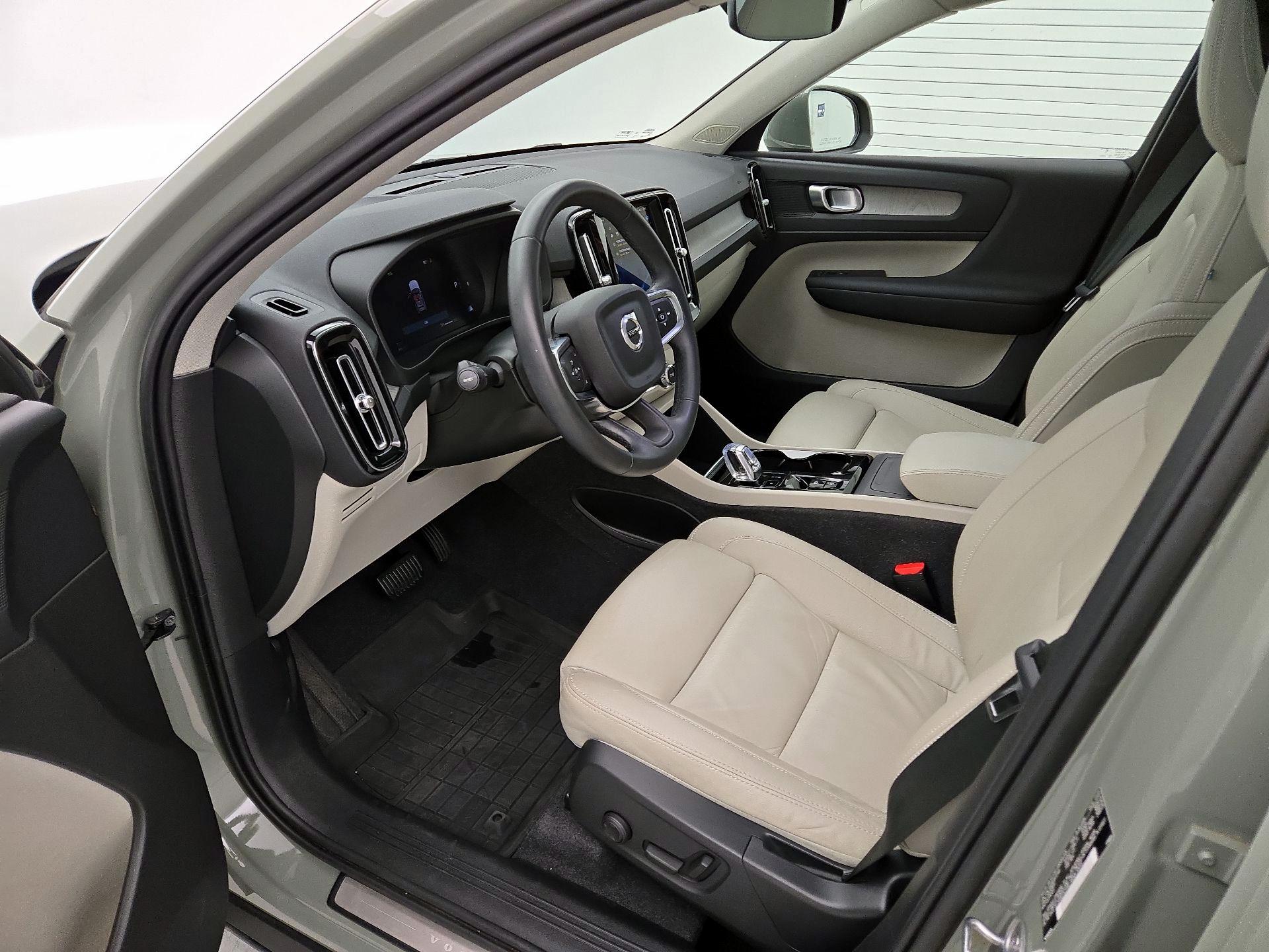 Thumbnail: 2023 Volvo XC40 - 11