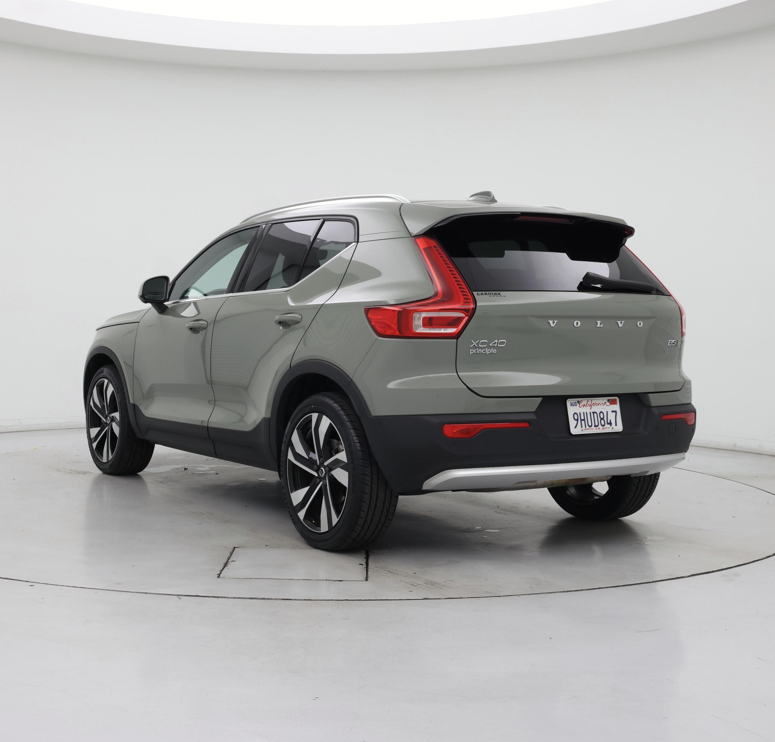 Thumbnail: 2023 Volvo XC40 - 2