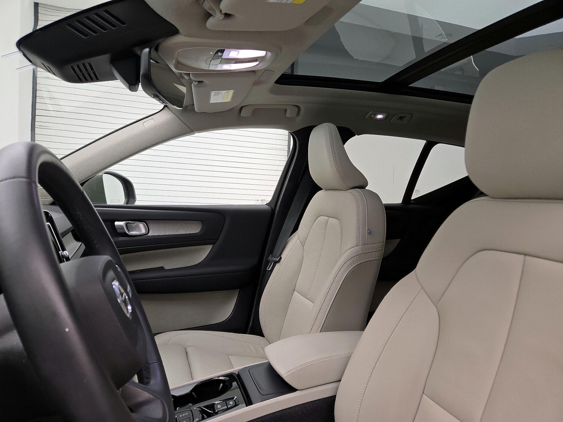 Thumbnail: 2023 Volvo XC40 - 19