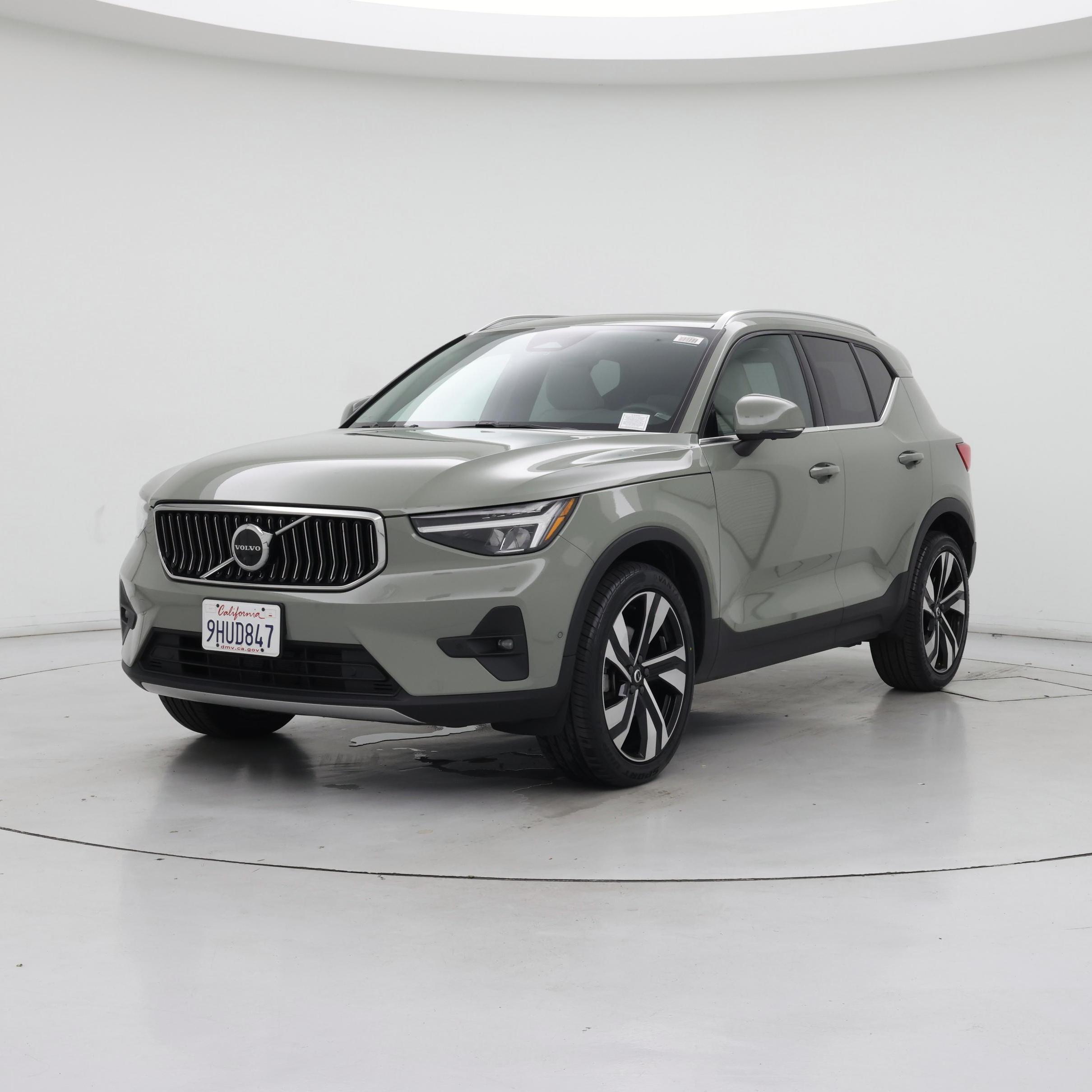 Thumbnail: 2023 Volvo XC40 - 4