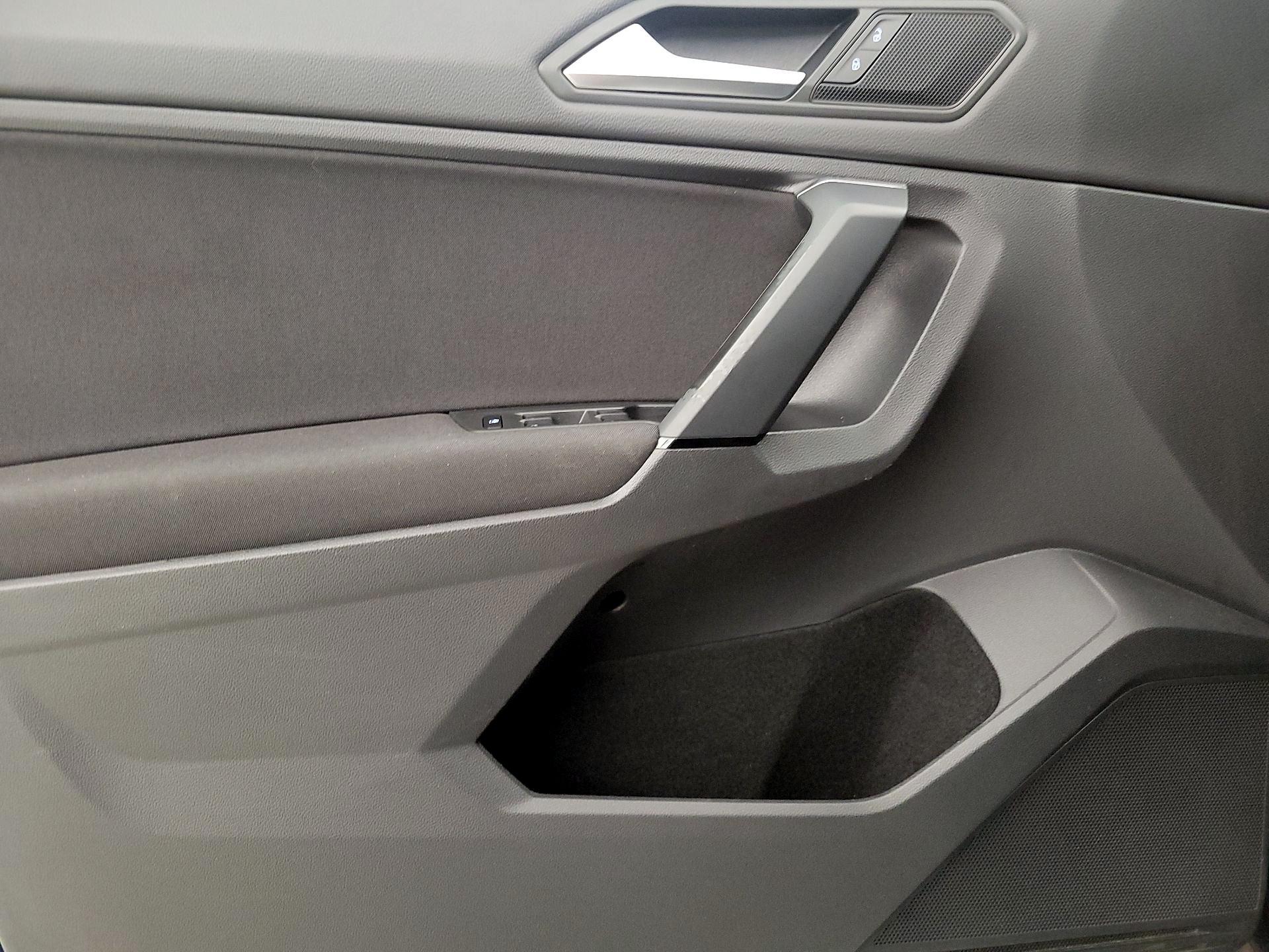 Thumbnail: 2019 Volkswagen Tiguan - 12