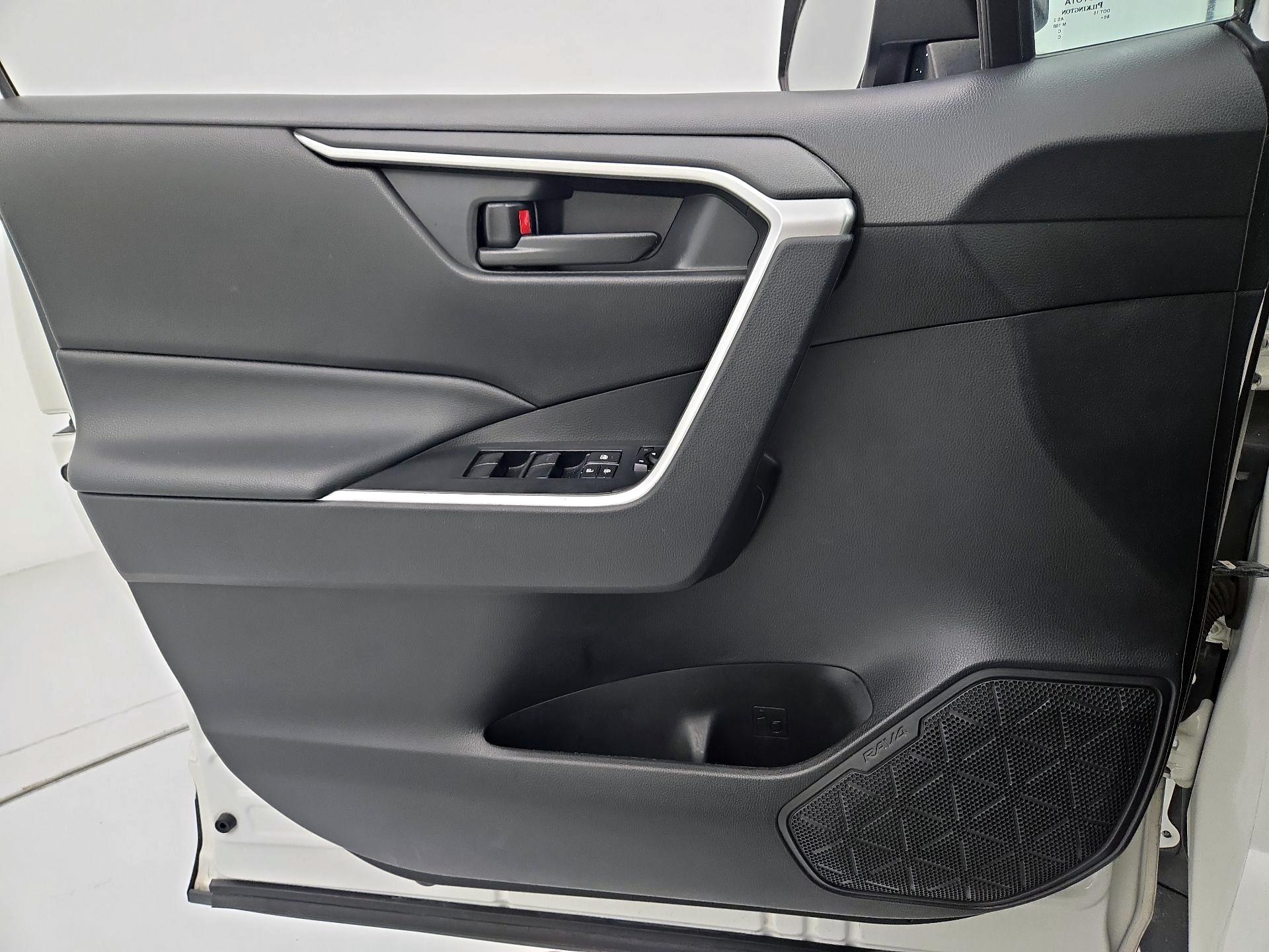 Thumbnail: 2020 Toyota RAV4 - 12